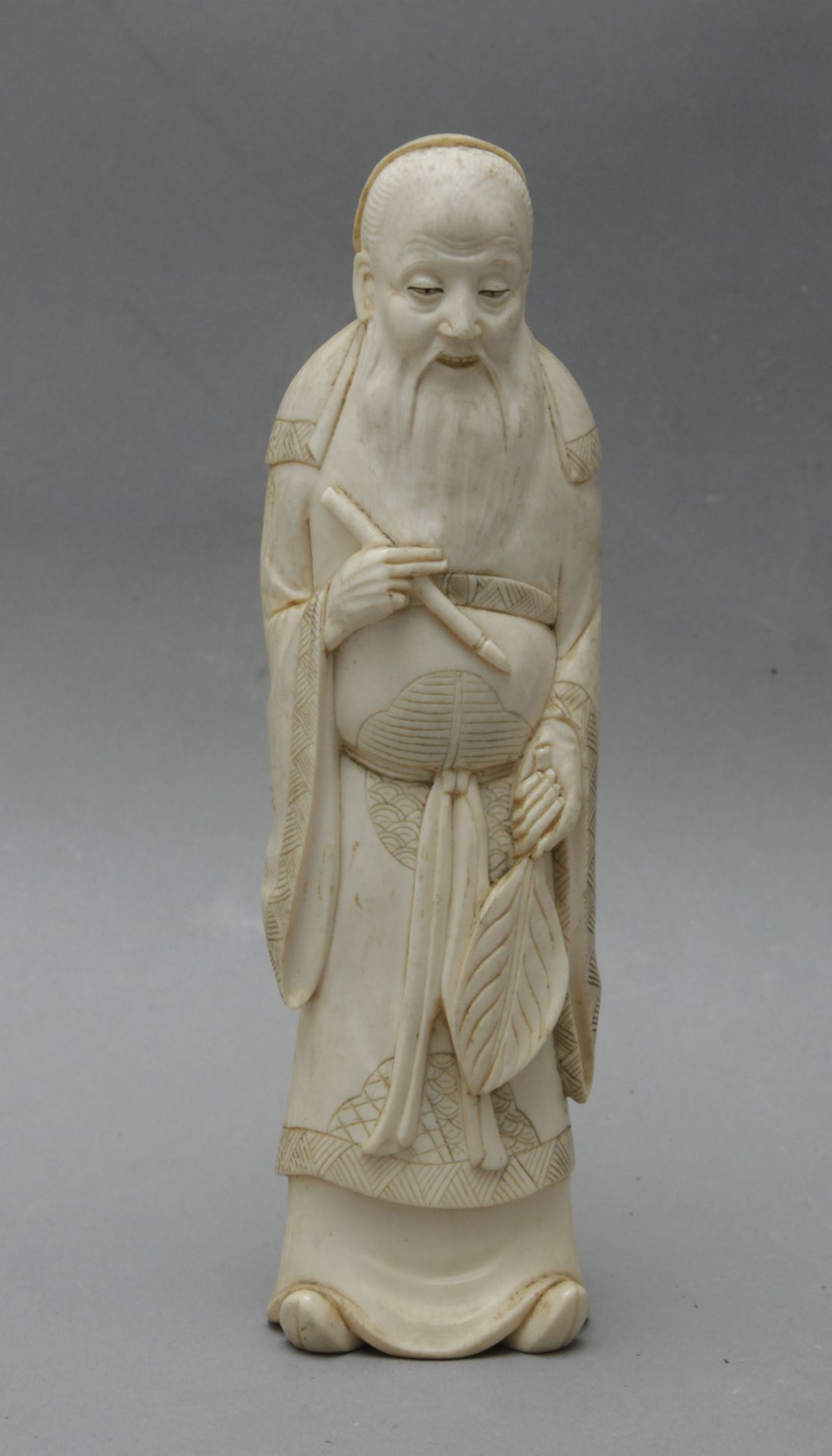 A first third of 20th century Japanese school carved ivory and bone Canton style opium pipe - Image 2 of 8