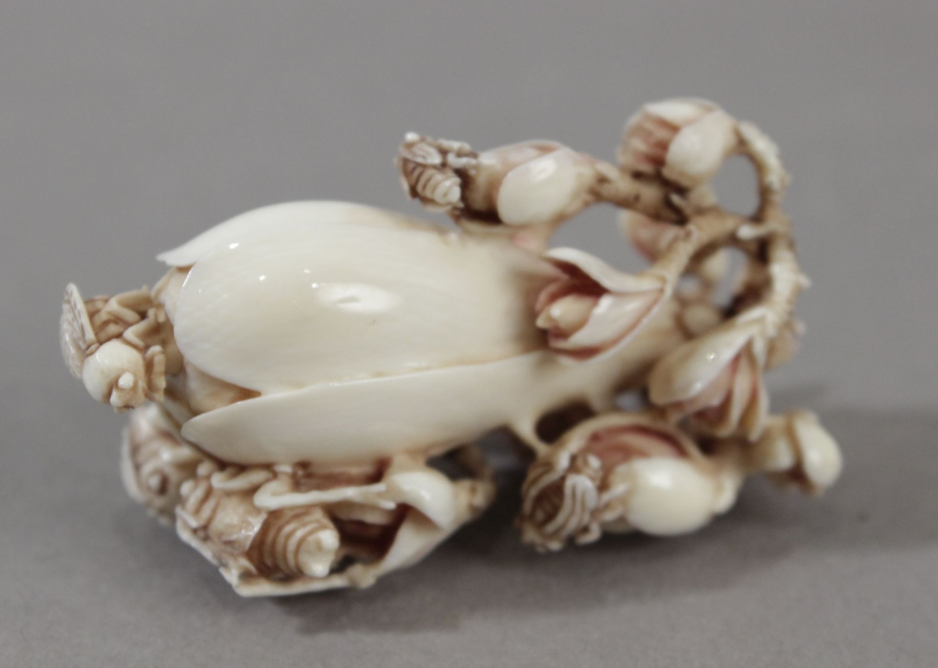 A19th century Japaneseivory snuff bottle from Meiji period - Bild 2 aus 5