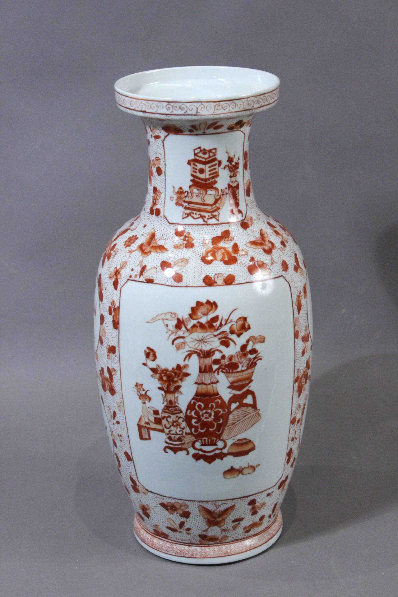 A 20th century Chinese porcelain vase