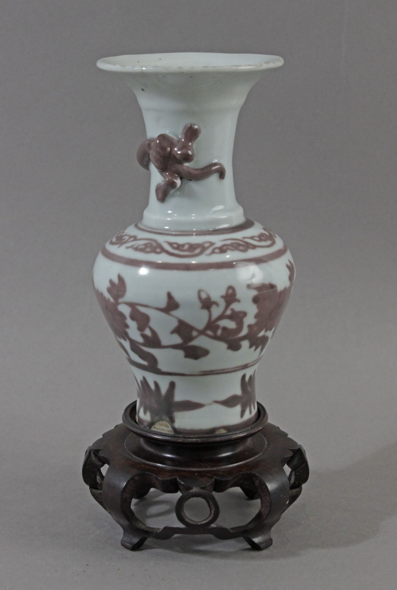 A 20th century Chinese vase from Republic period in celadon porcelain - Image 3 of 7