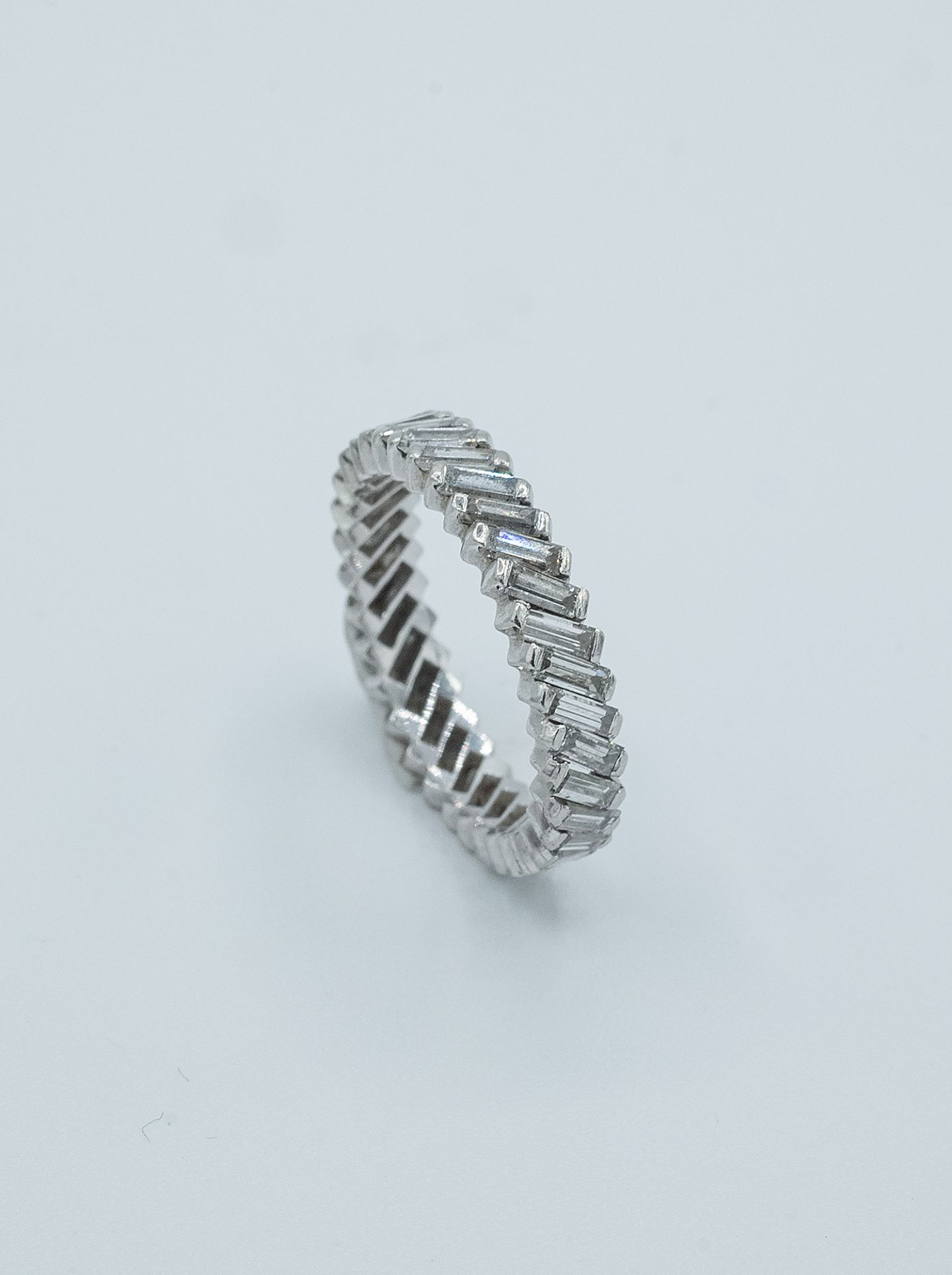 A baguette cut diamonds eternity ring - Image 2 of 3