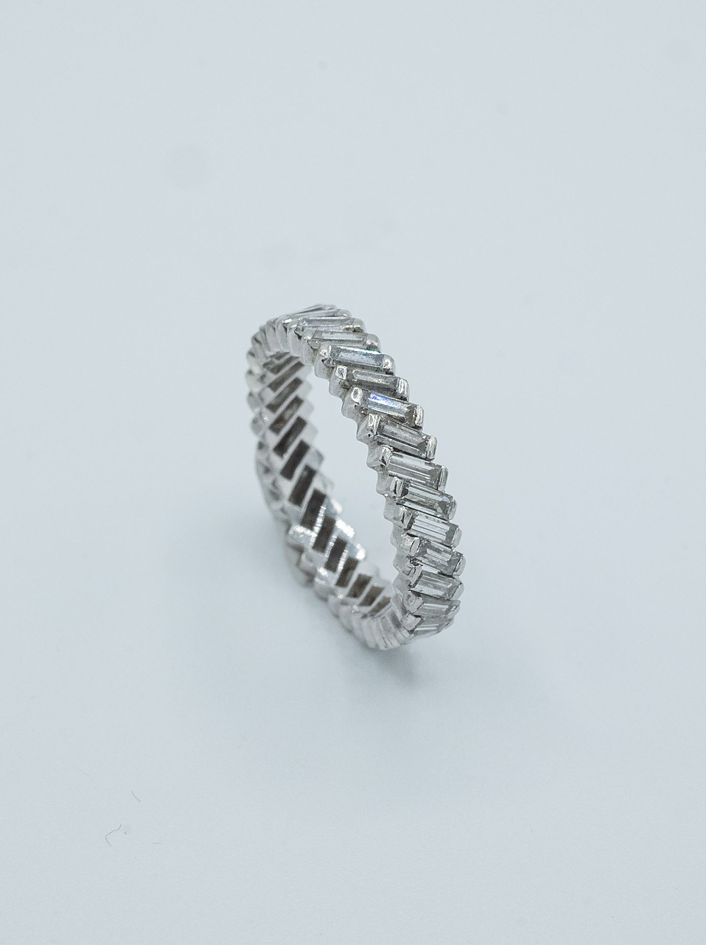 A baguette cut diamonds eternity ring - Bild 2 aus 3