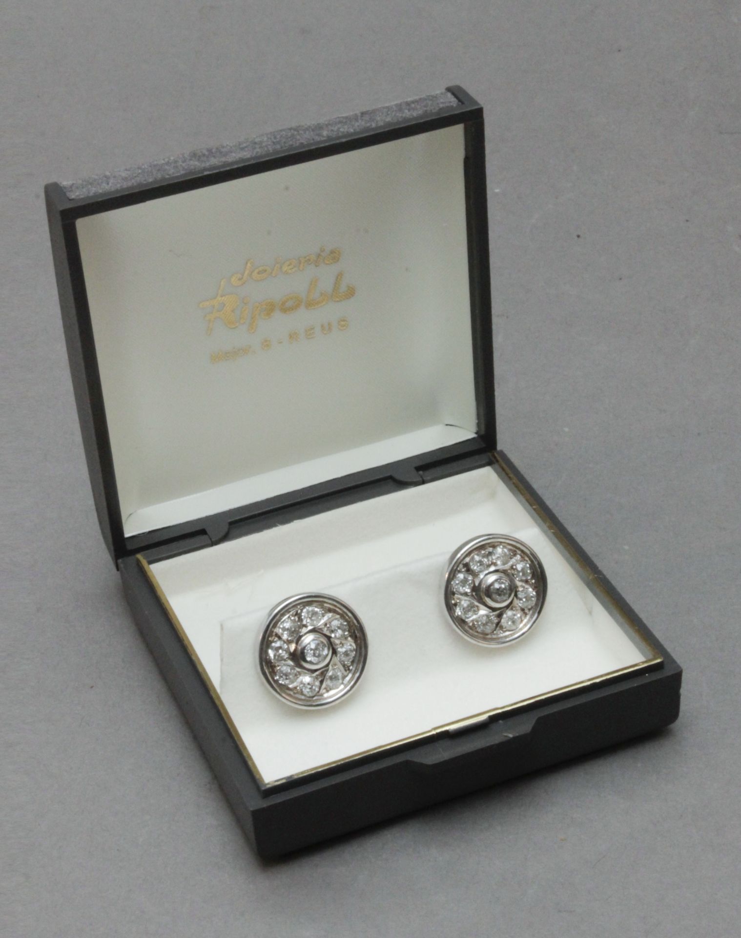 A pair of old mine and old European cut diamonds cluster earrings - Bild 4 aus 4