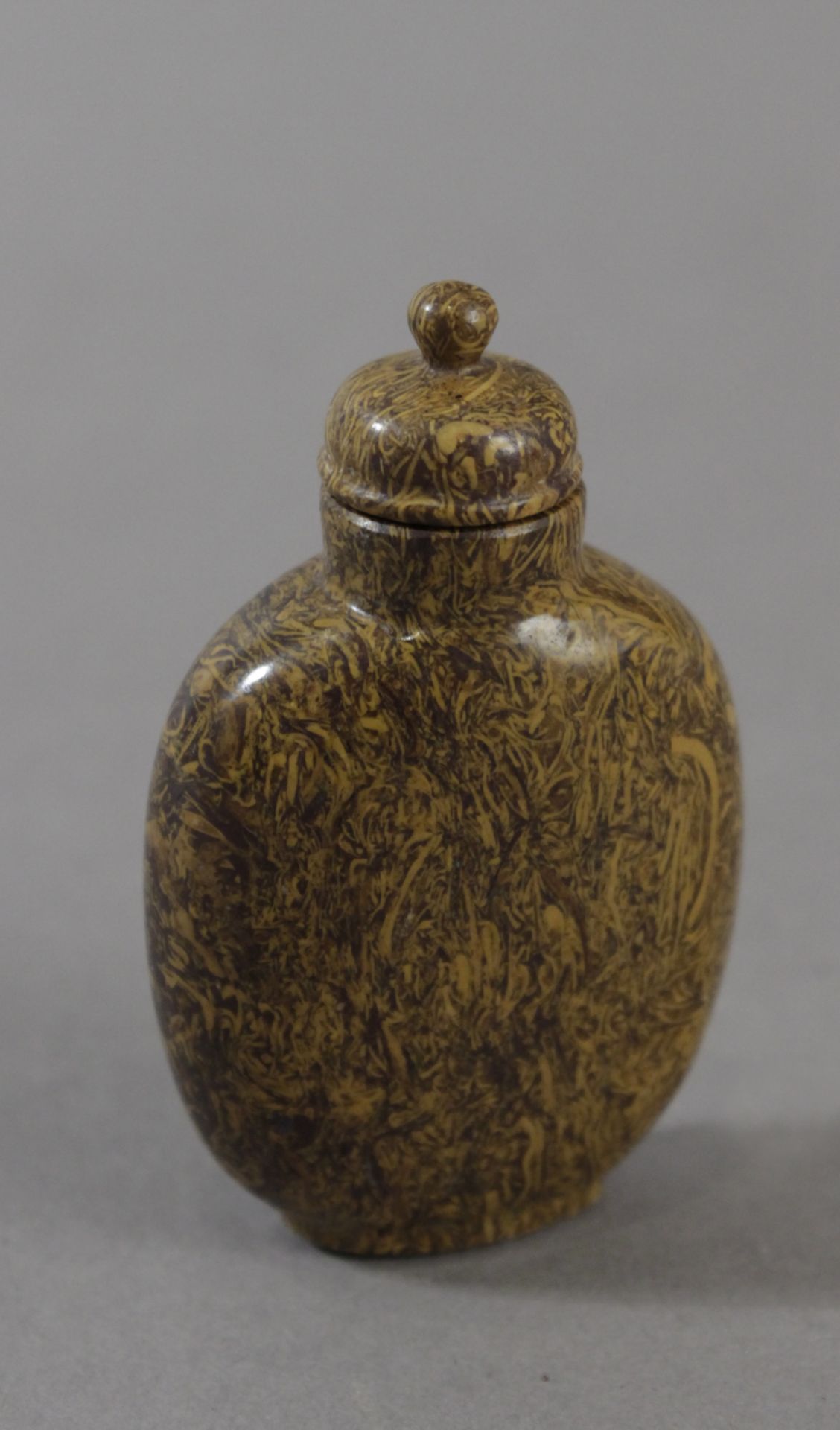 A first half of 20th century snuff bottle from Republic period in faux bois porcelain