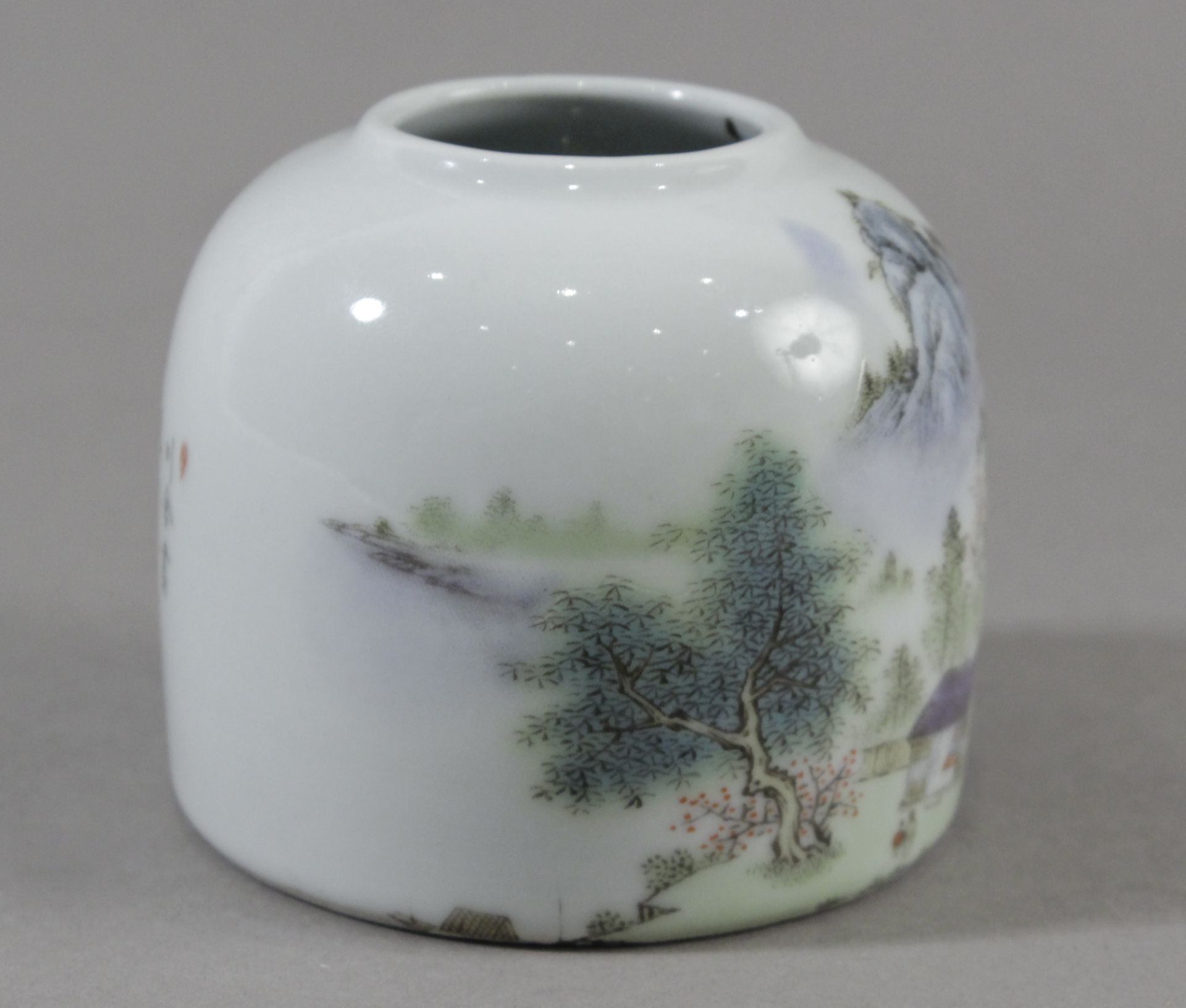 A Chinese porcelain inkwell circa 1950-1970 - Image 3 of 6