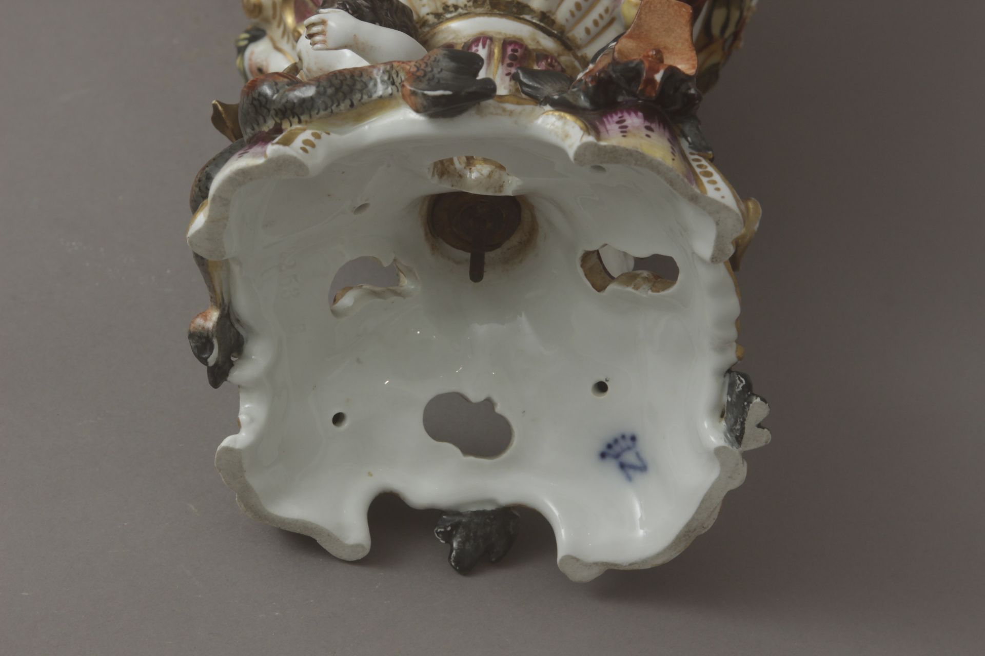 A 19th century Italian pitcher in Capodimonte porcelain - Bild 6 aus 6