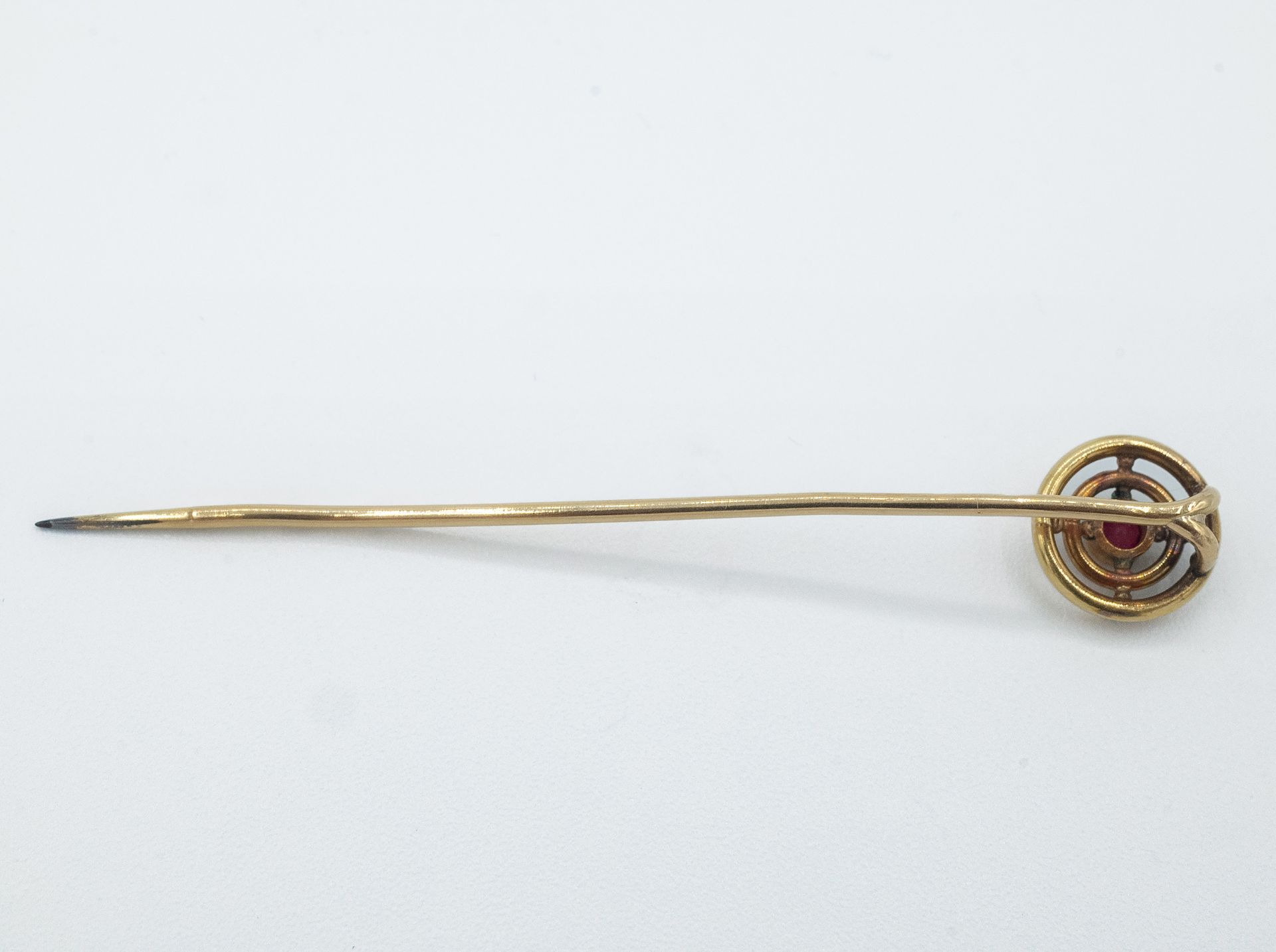 A mid 20th century gold and garnet tie pin - Image 2 of 3