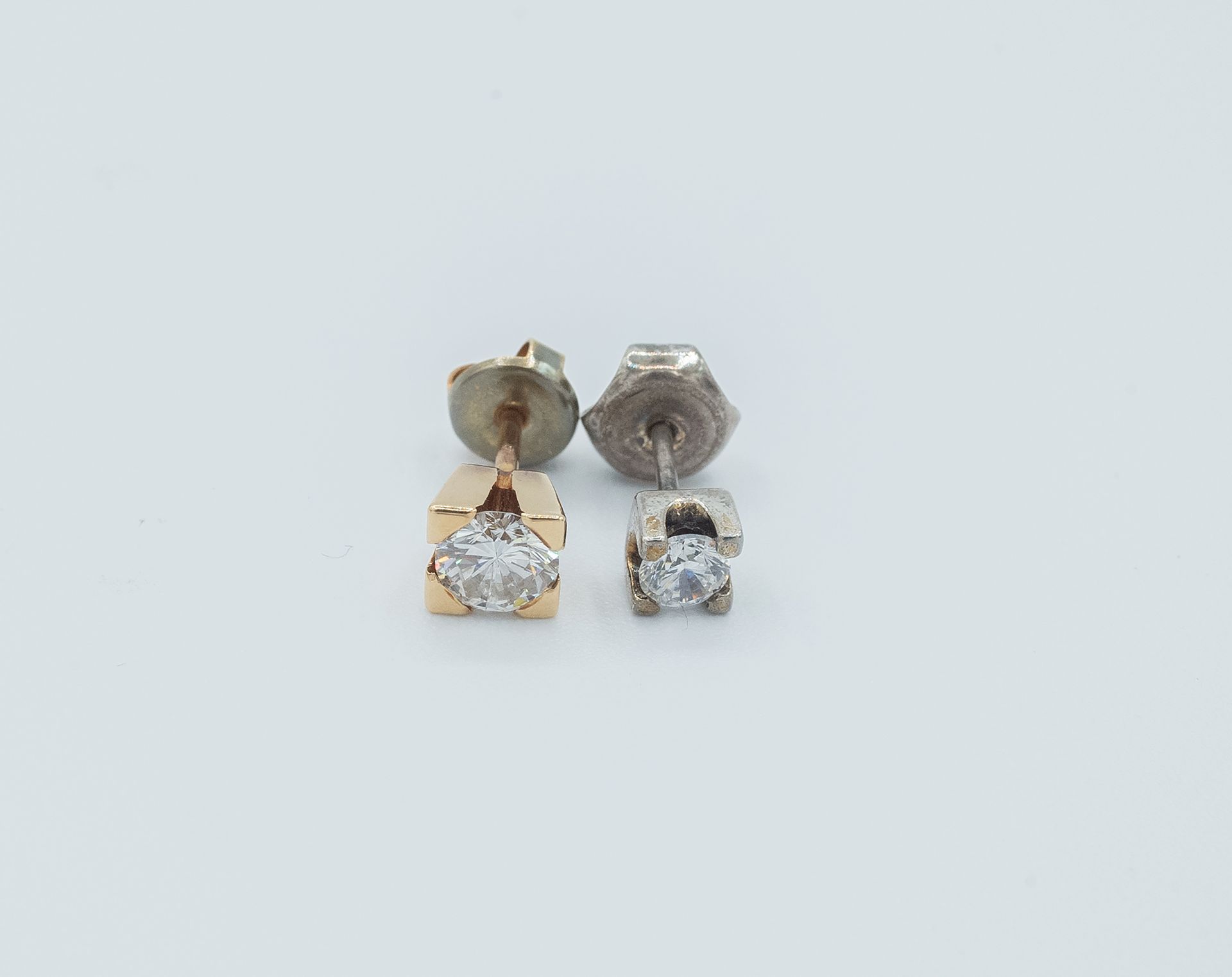 Two diamond stud earrings - Image 2 of 5