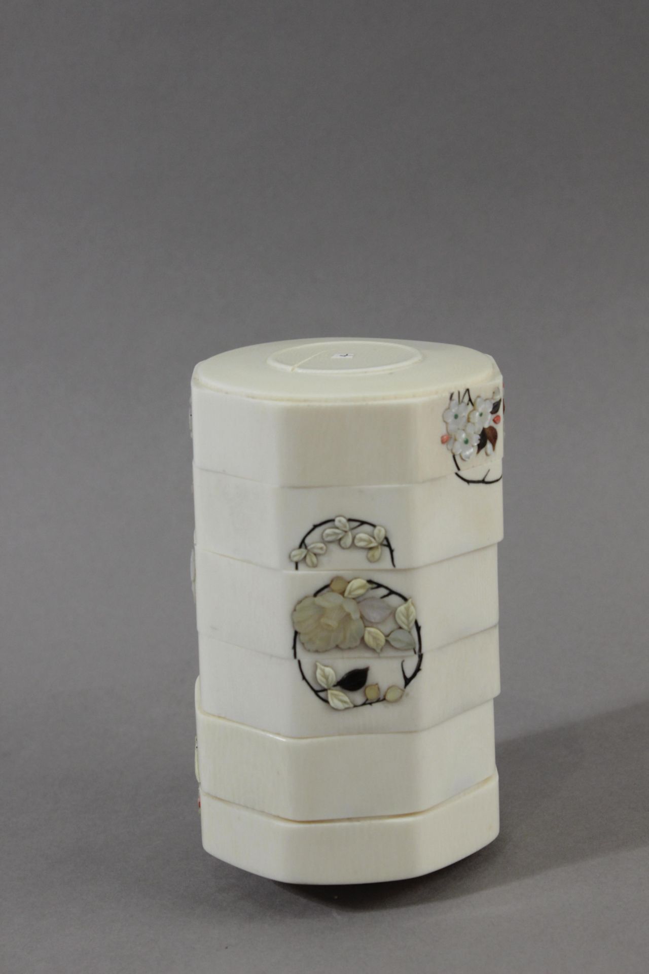 A 19th century Japanese Shibayama box from Meiji period - Image 3 of 5