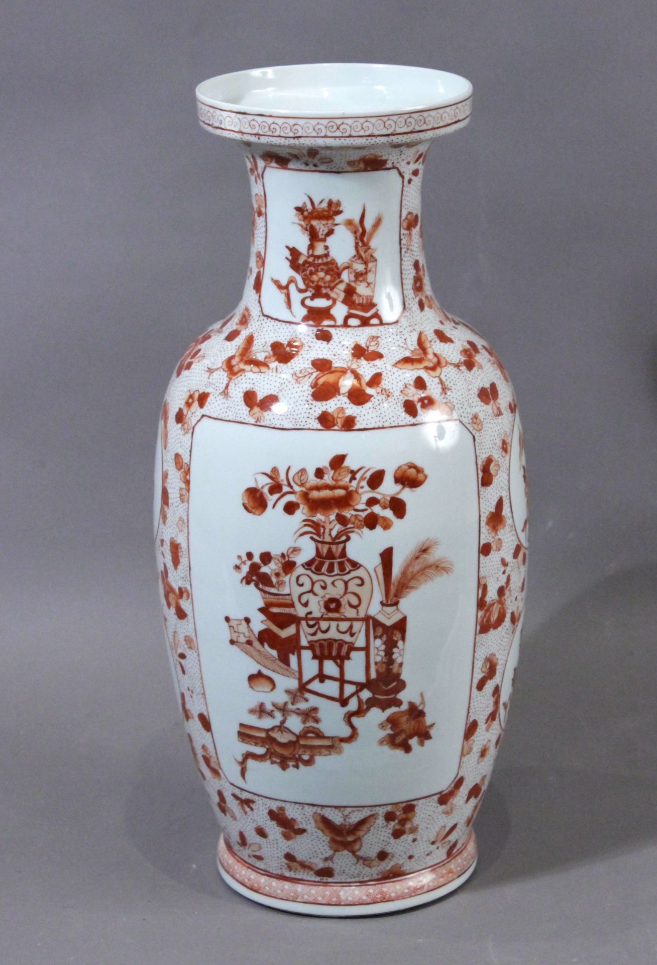 A 20th century Chinese porcelain vase - Image 4 of 4