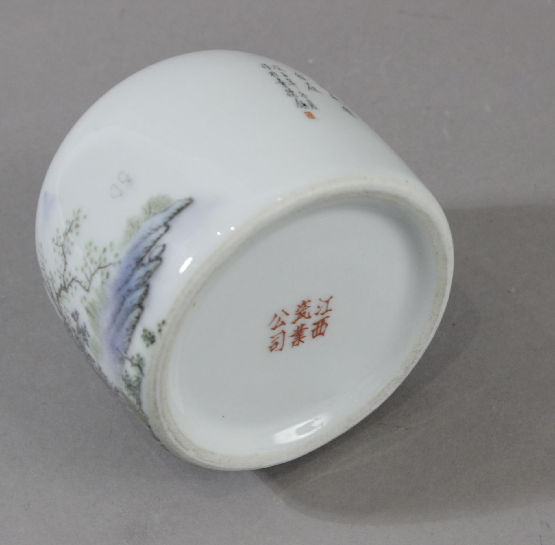 A Chinese porcelain inkwell circa 1950-1970 - Image 4 of 6