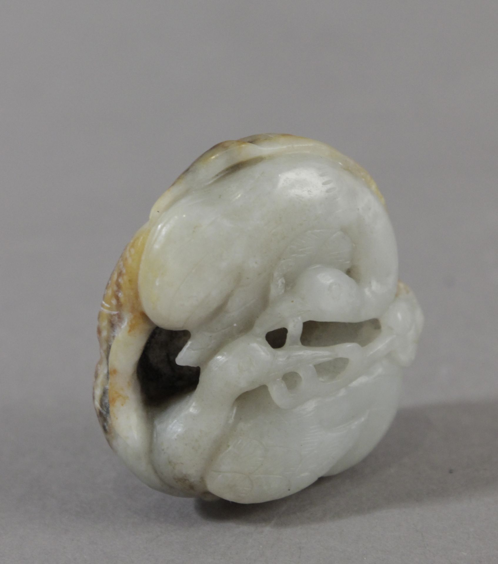 An early 20th century carved jade amulet from Qing period - Image 3 of 4
