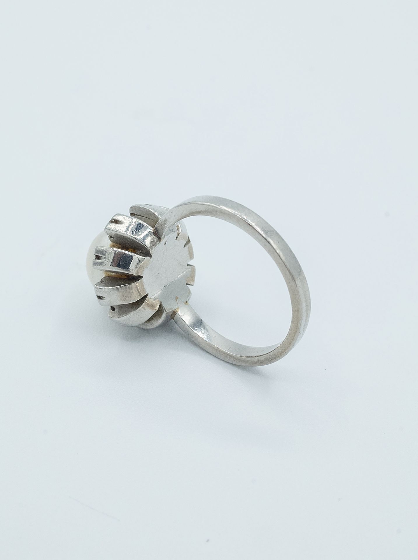 A pearl and diamonds cluster ring circa 1960 - Image 3 of 4