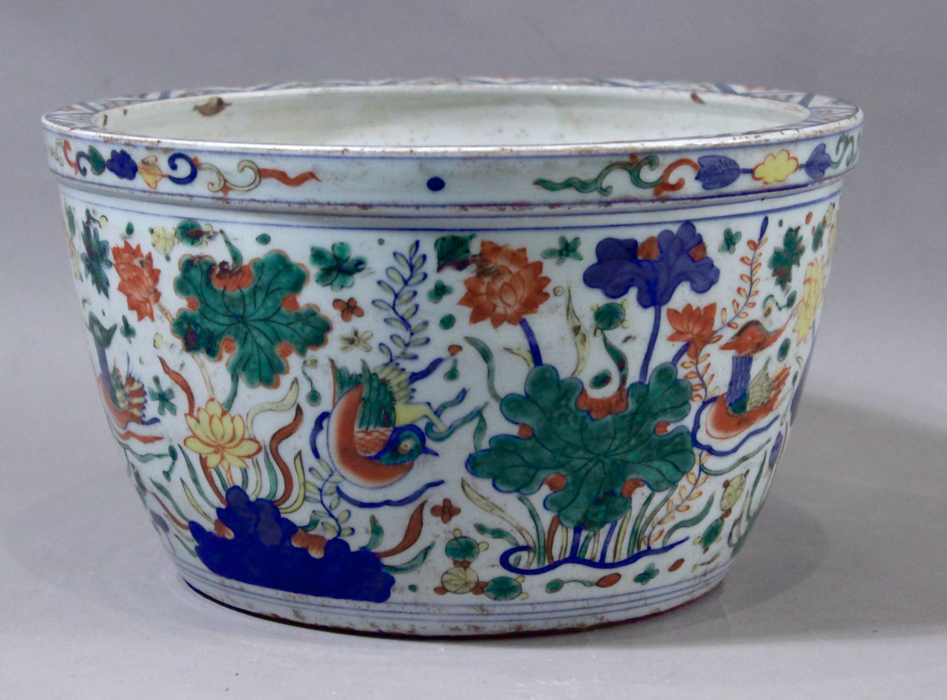 20th century Chinese cache pot in Wucai porcelain - Image 2 of 3
