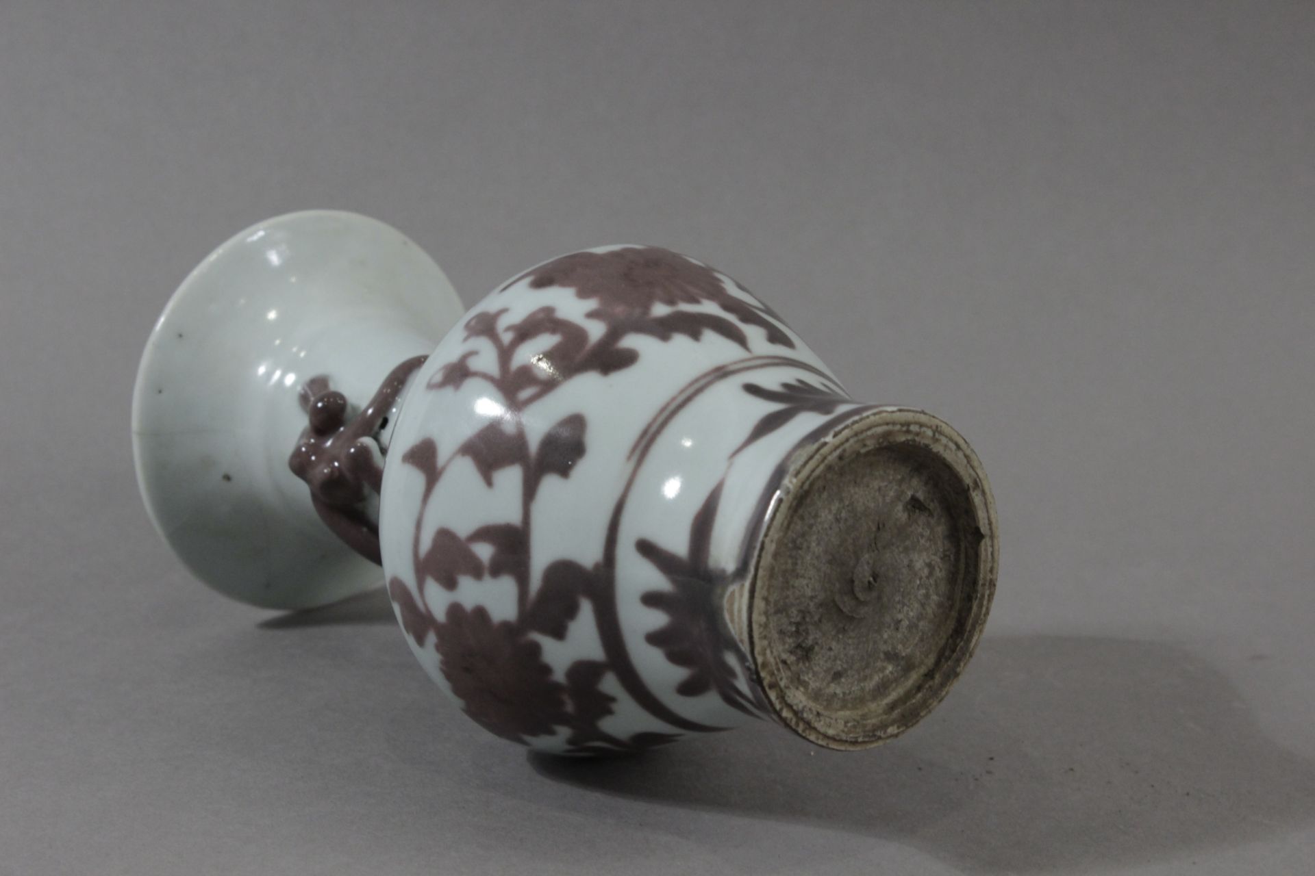 A 20th century Chinese vase from Republic period in celadon porcelain - Image 6 of 7