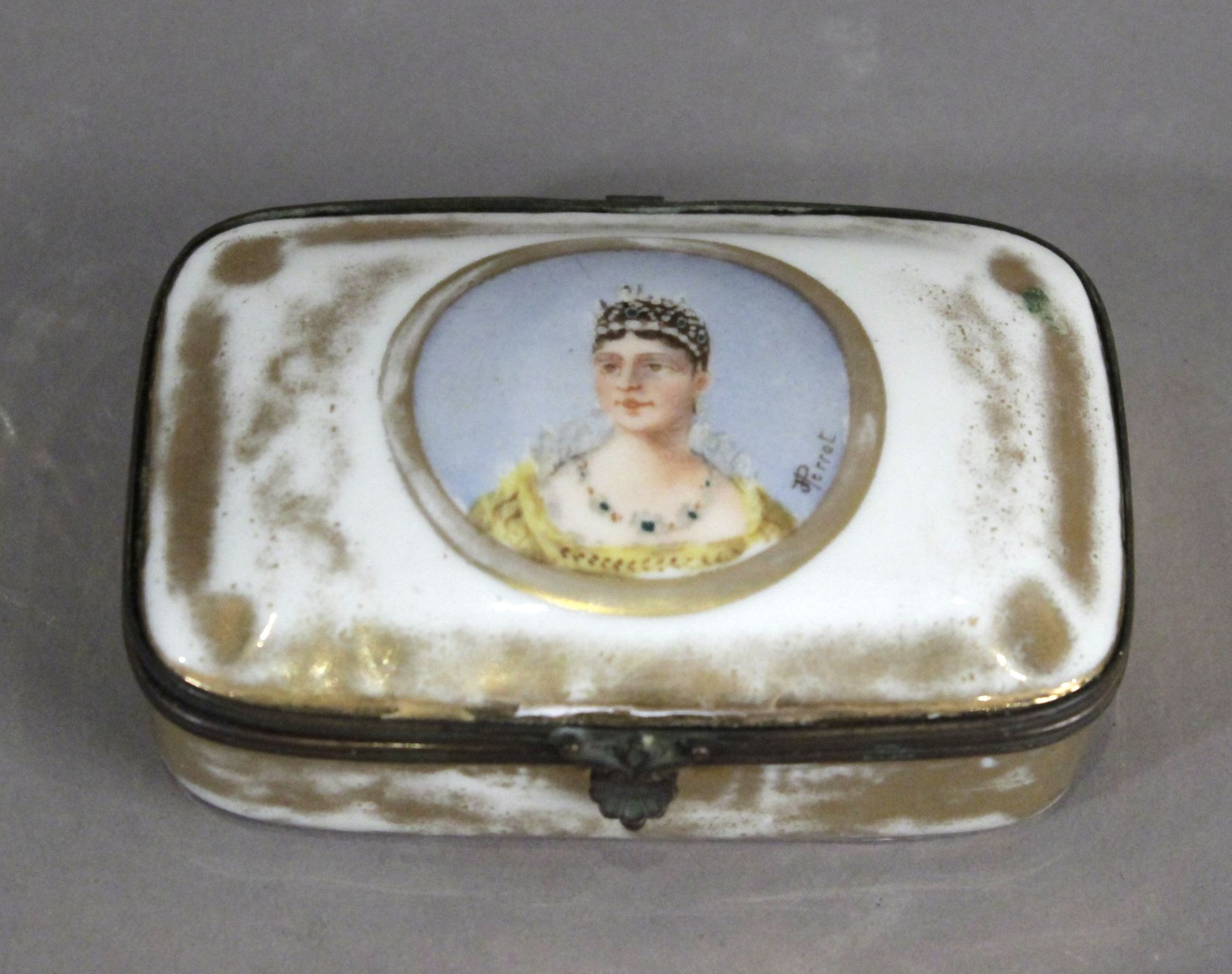 A 19th century French box in Old Paris porcelain - Image 2 of 4