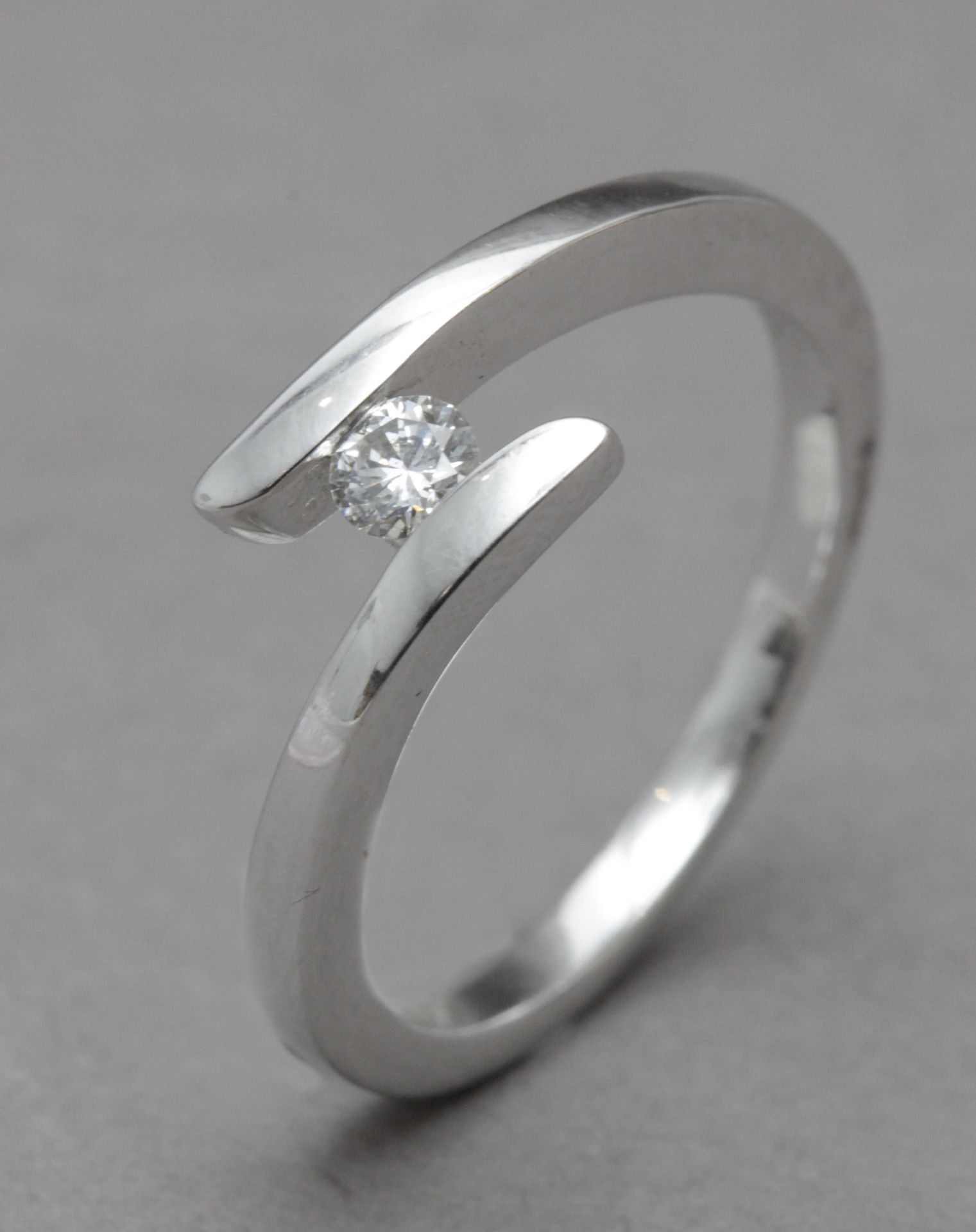 A 0,15 ct. brilliant cut diamond solitaire ring - Image 4 of 4