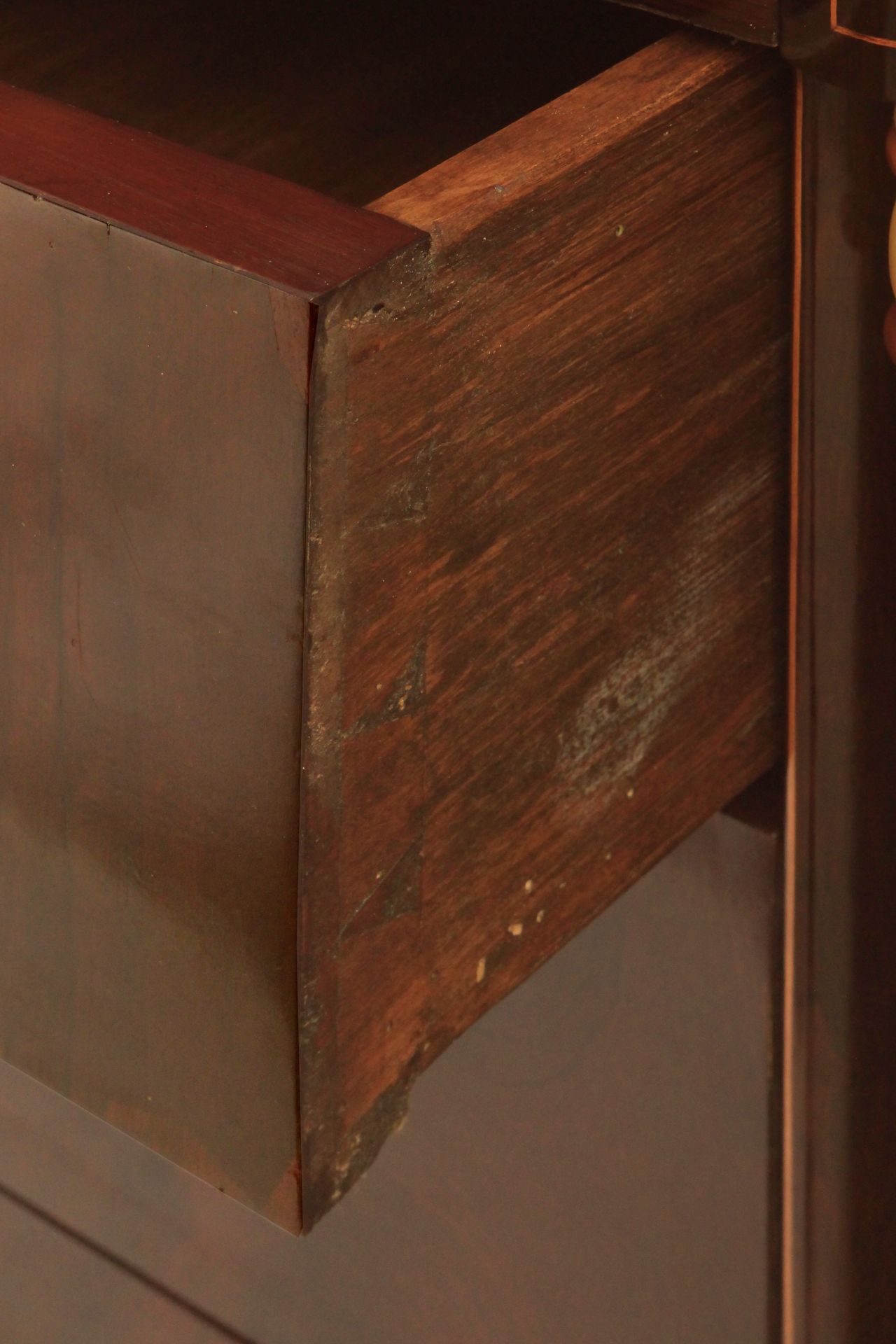 A 19th century Spanish fernandino mahogany chest of drawers - Image 3 of 3