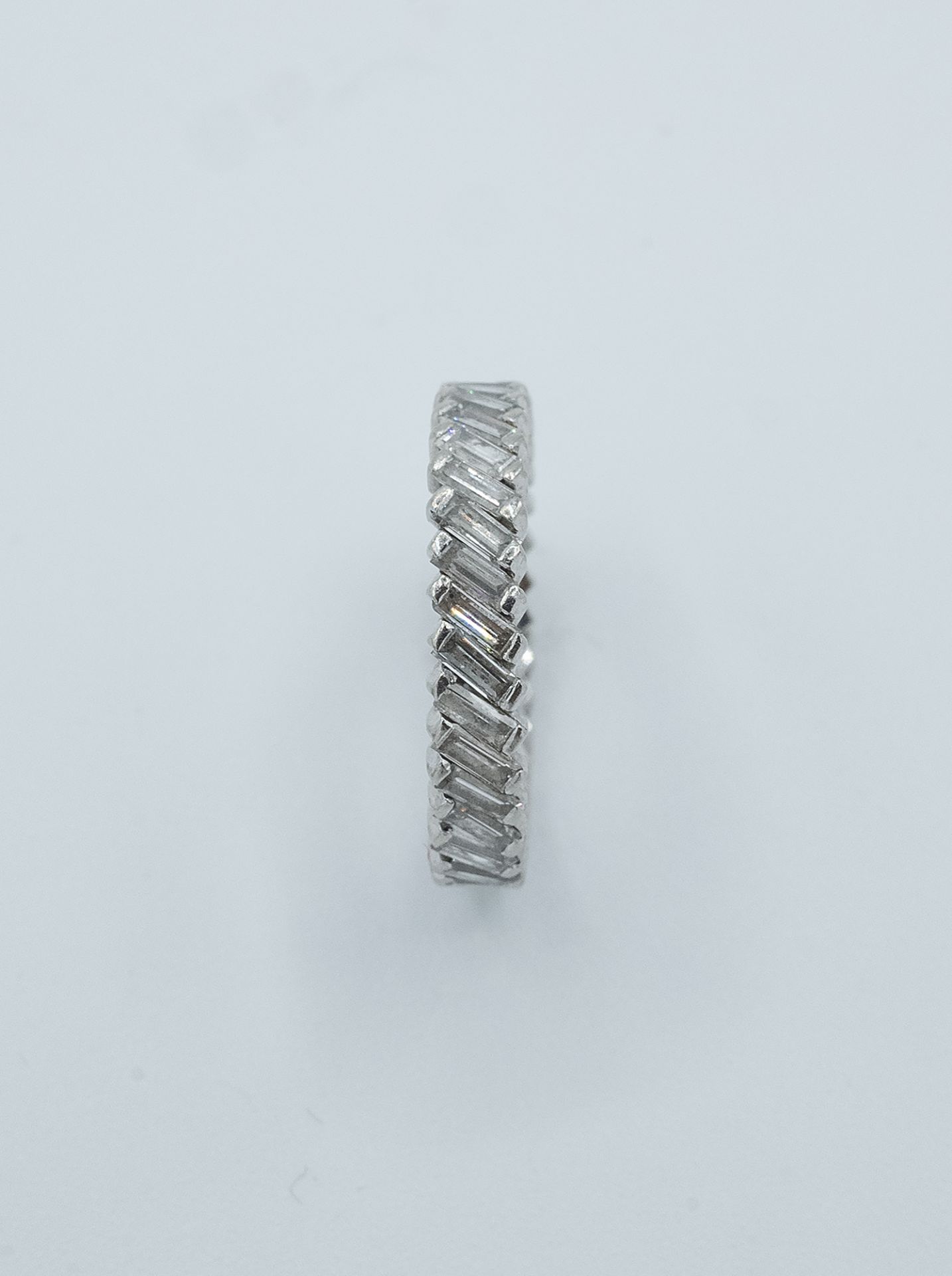 A baguette cut diamonds eternity ring - Bild 3 aus 3