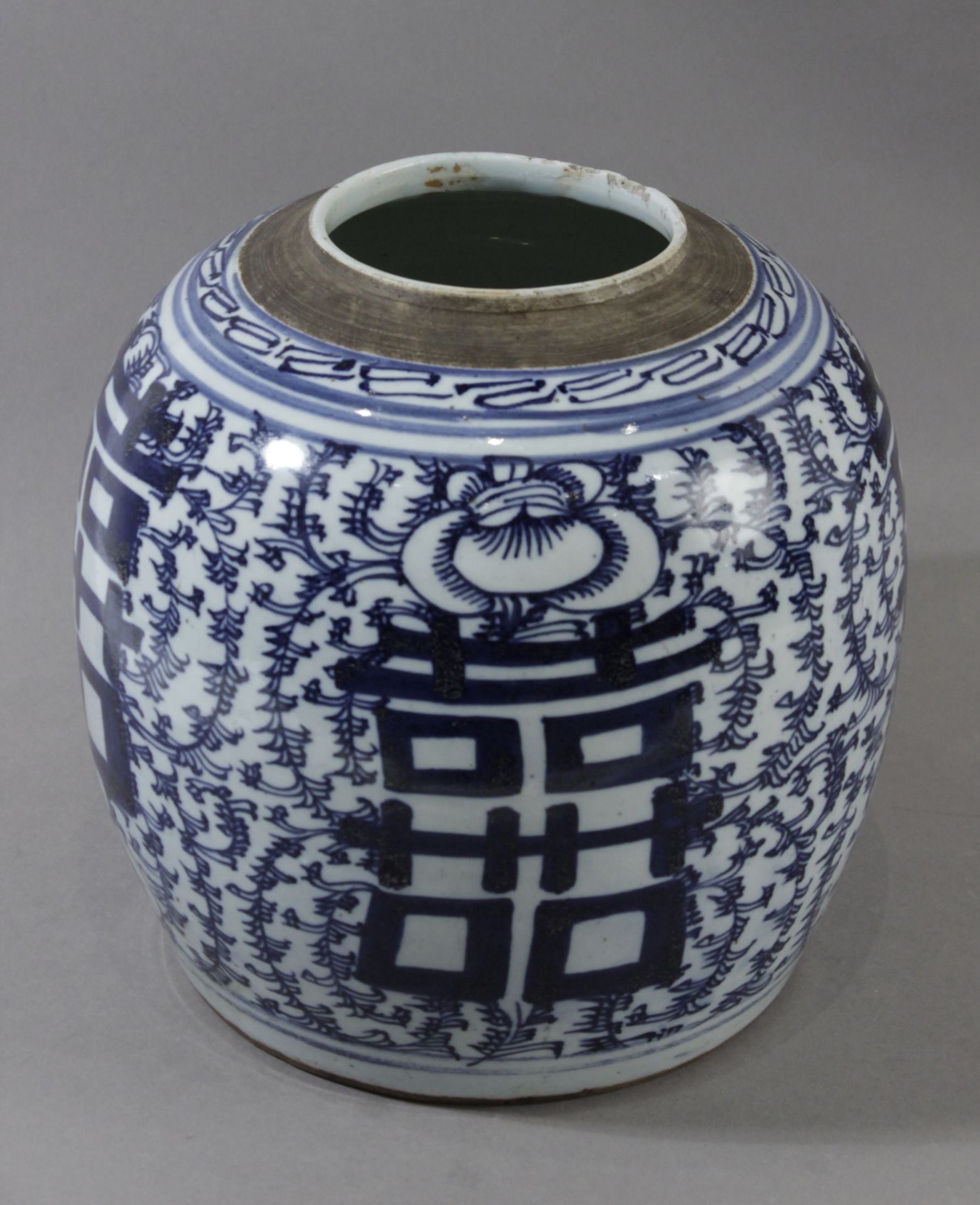 A 19th century Chinese ginger pot in blue and white porcelain - Image 2 of 3