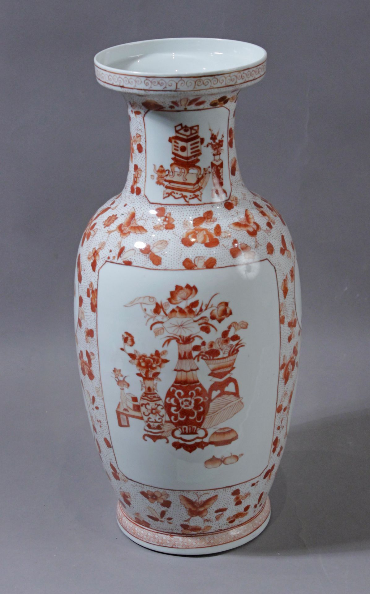 A 20th century Chinese porcelain vase - Image 2 of 4