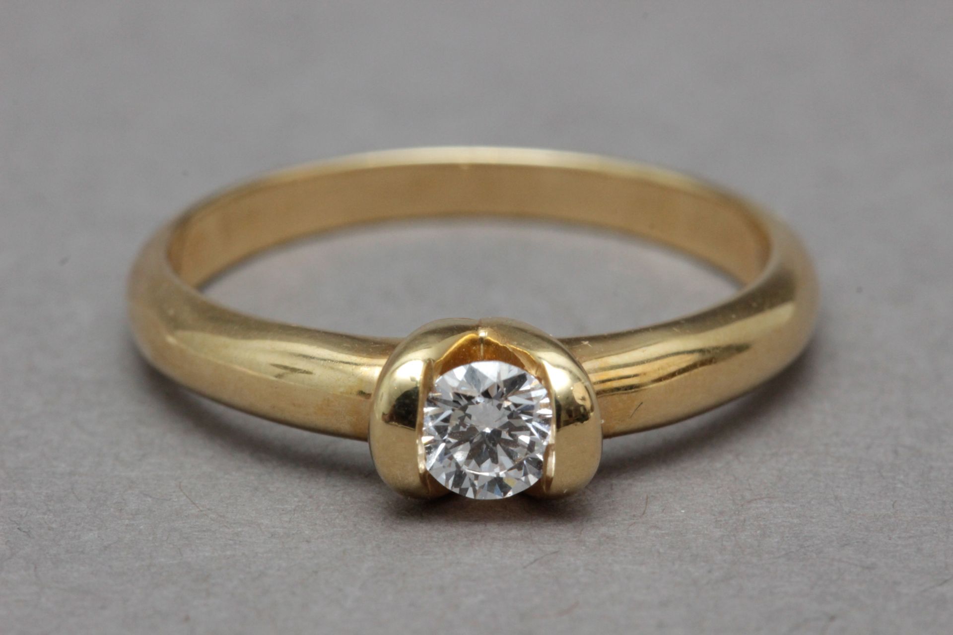 A 0,35 ct. brilliant cut diamond solitaire ring - Image 2 of 4