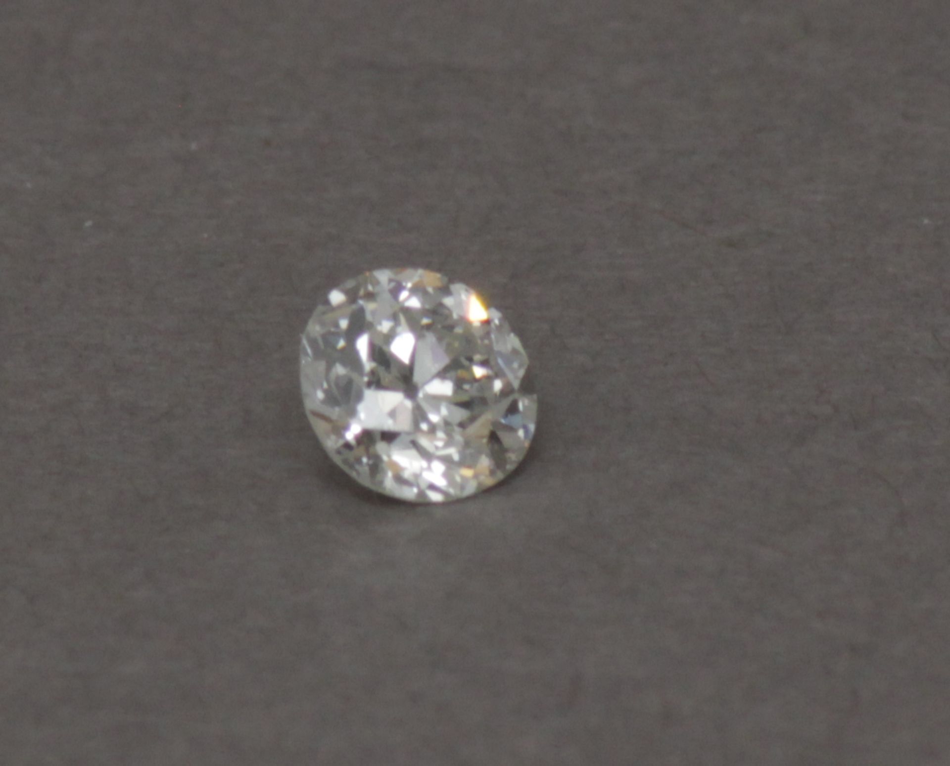 A 0,65 ct. old brilliant cut loose diamond - Image 2 of 5