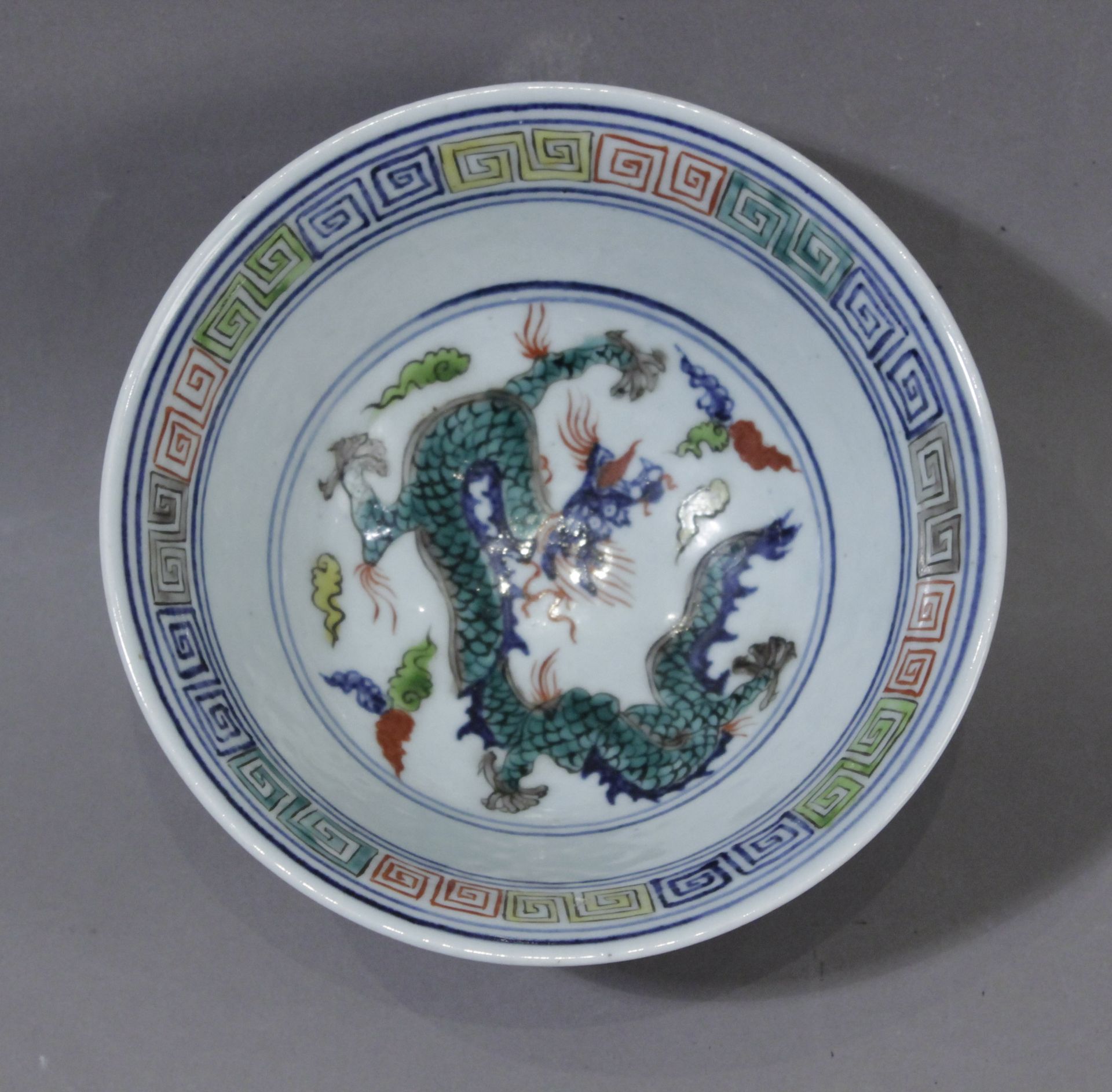 A 20th century Chinese porcelain bowl from Republic period - Image 4 of 6