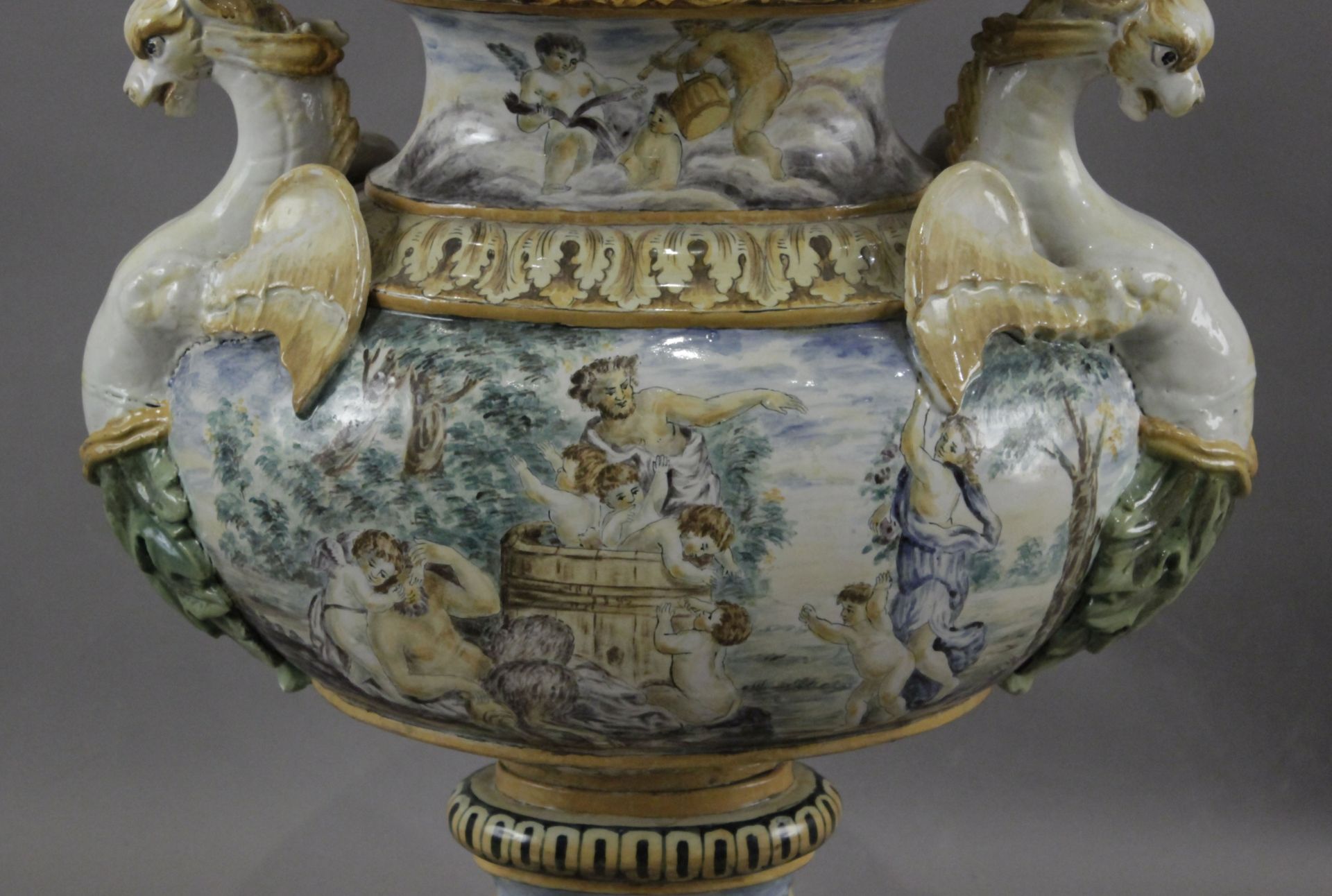 A superb Urbine style vase, Italy, 19th century - Image 6 of 7