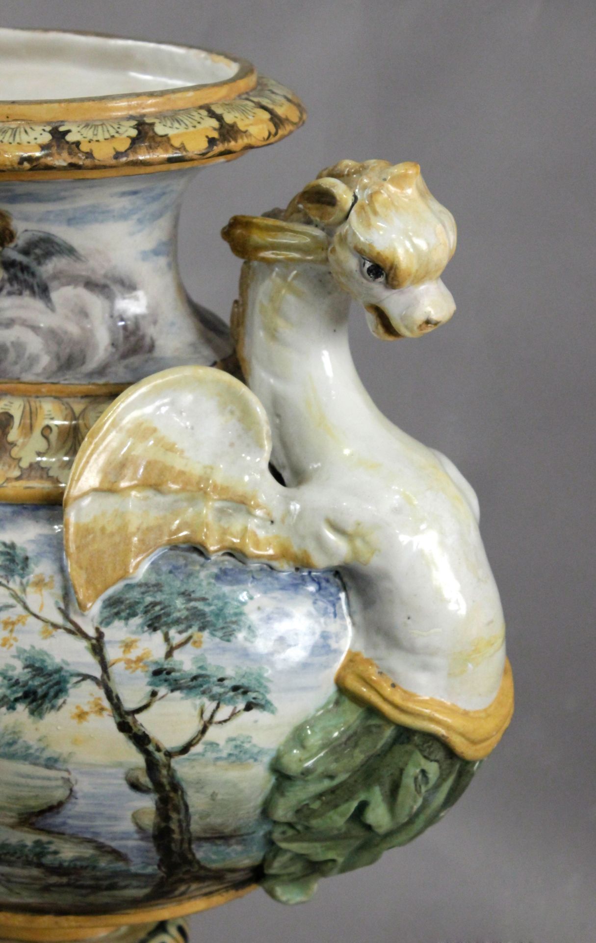 A superb Urbine style vase, Italy, 19th century - Image 4 of 7