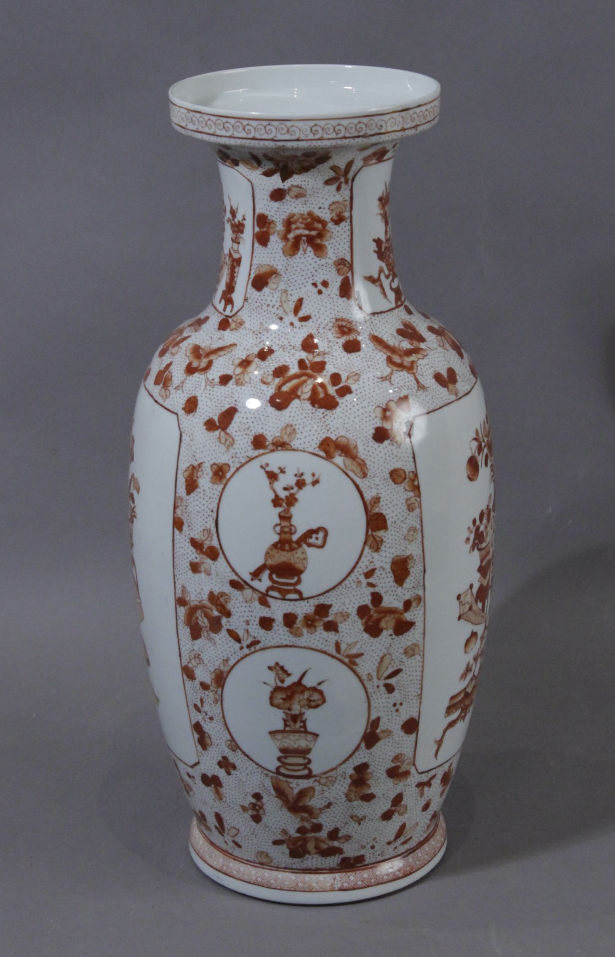 A 20th century Chinese porcelain vase - Image 3 of 4