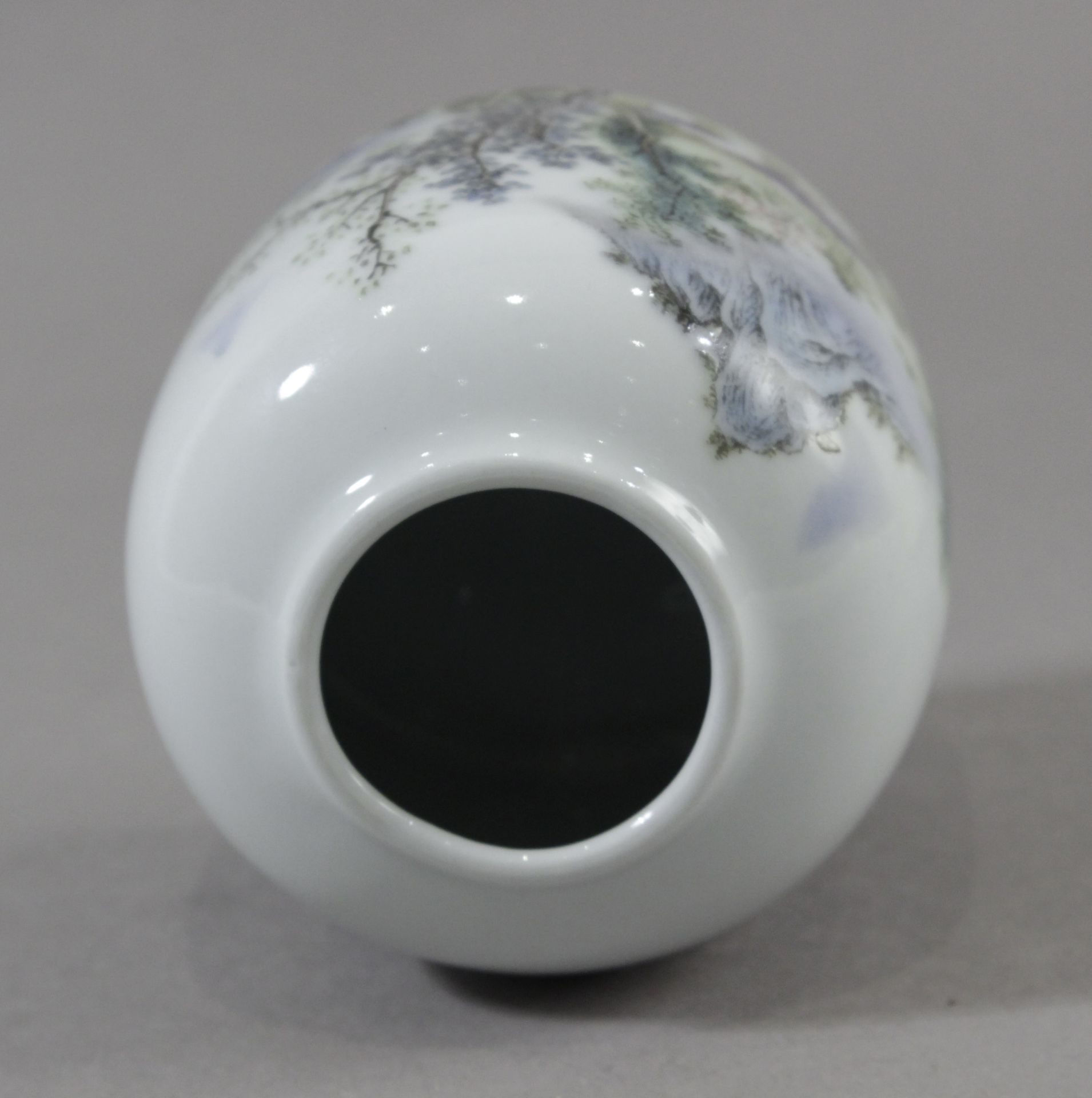 A Chinese porcelain inkwell circa 1950-1970 - Image 6 of 6