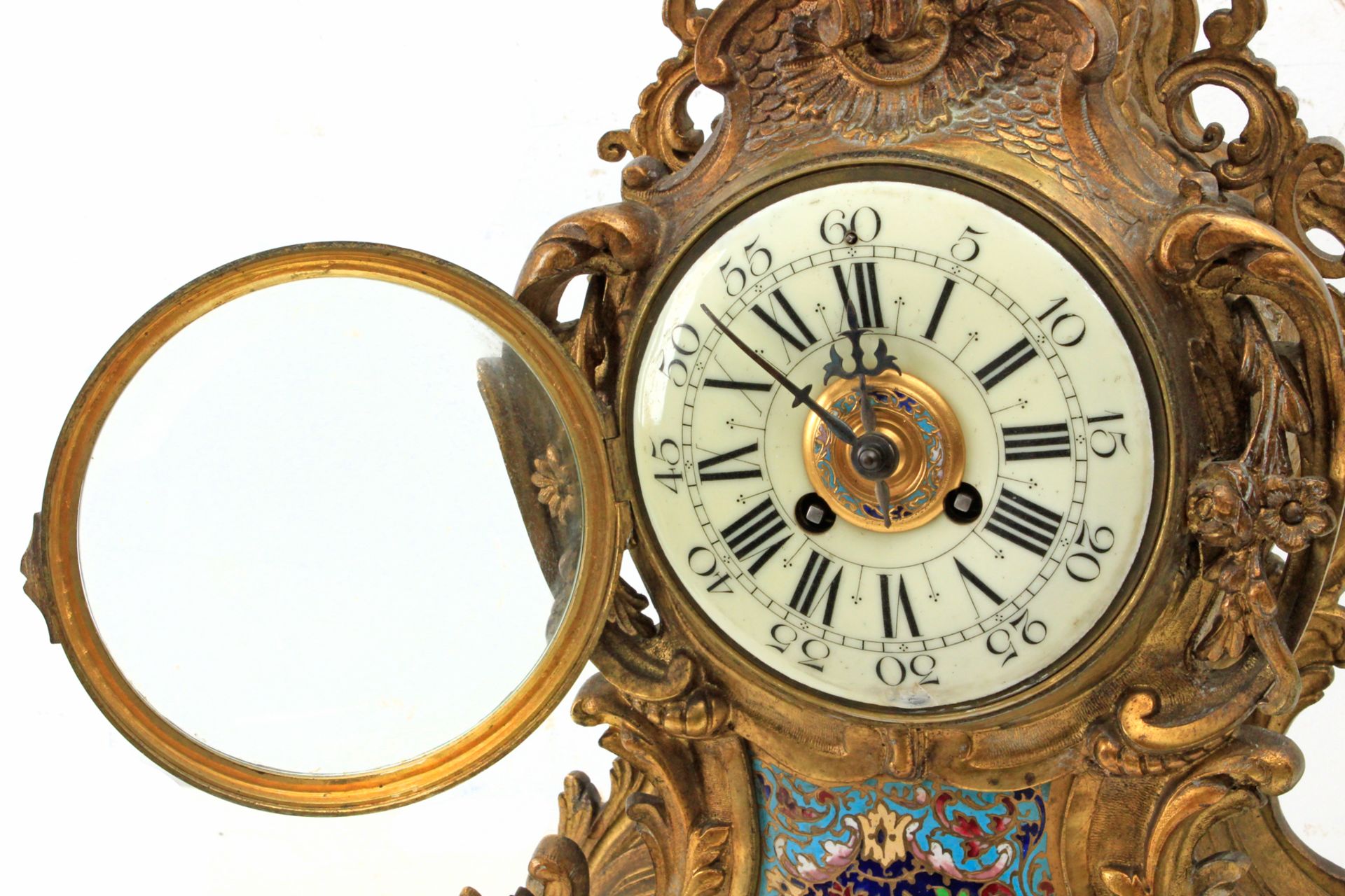 A 19th century French bronze mantel clock grnished with two candlelabras - Bild 3 aus 6