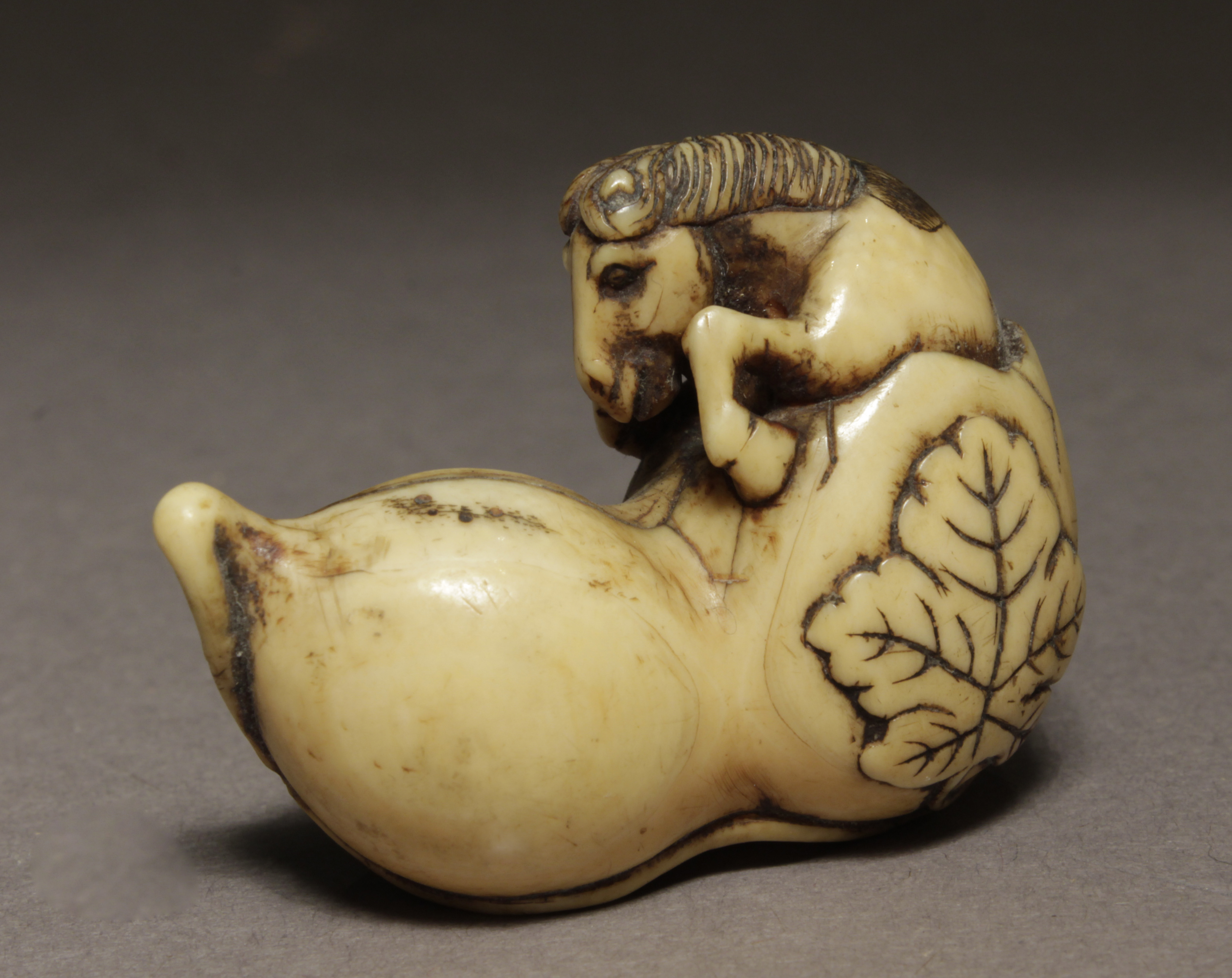 An early 19th century Japanese netsuke from Edo period - Image 5 of 6