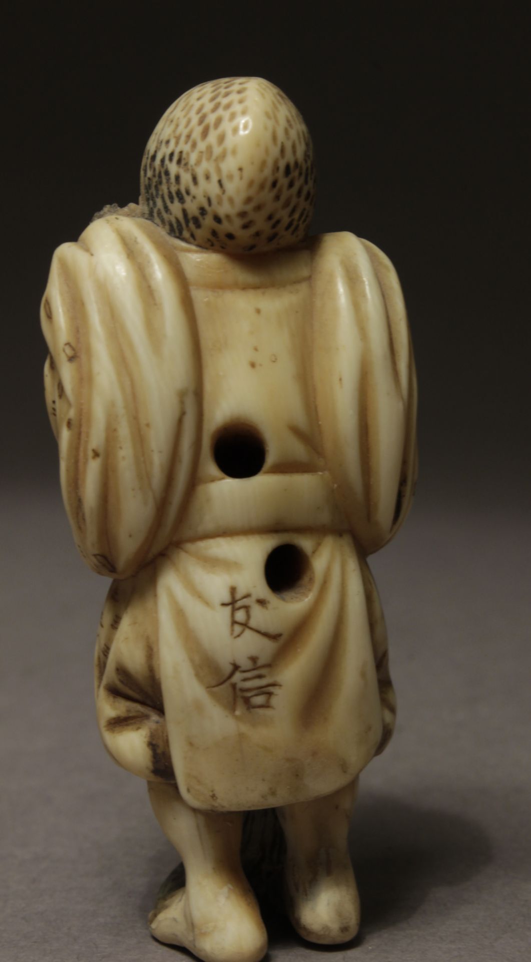 A mid 19th century netsuke from Edo period. Signed Tomonobu - Image 6 of 7