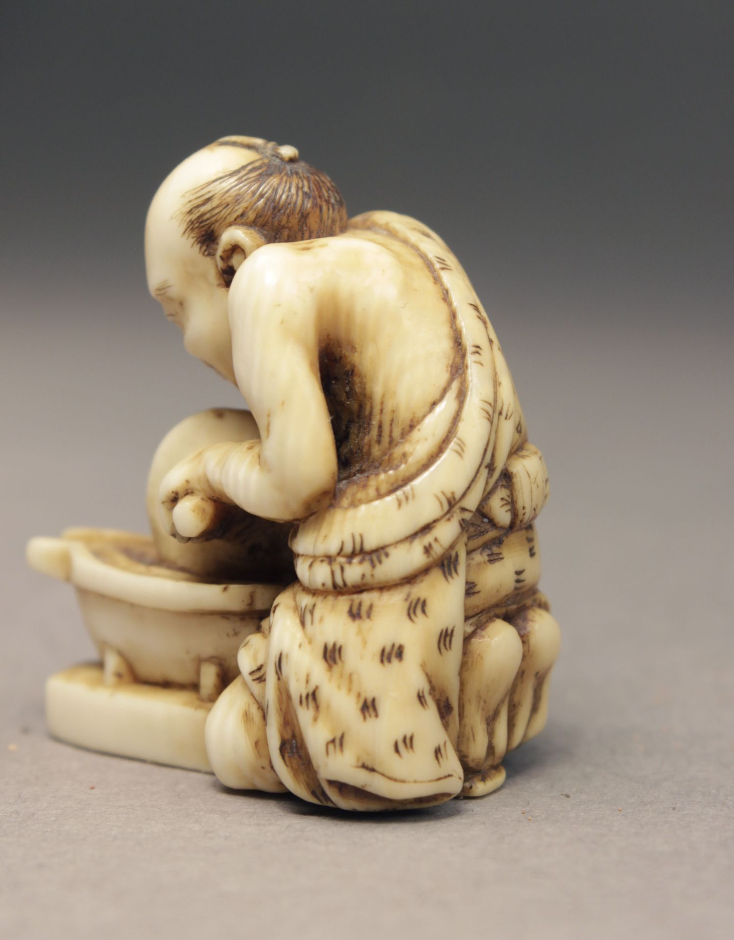 A mid 19th century Japanese netsuke from Edo period. Signed Tomochika - Image 2 of 6