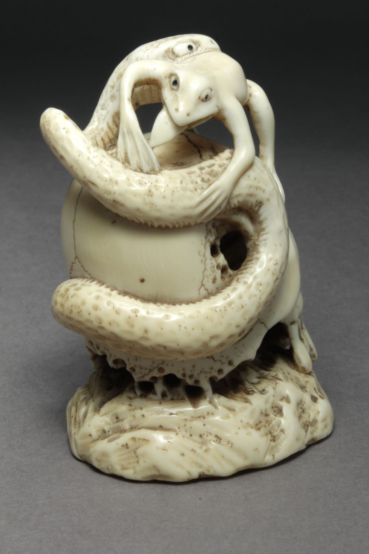 A late 19th century Japanese netsuke okimono from Meiji period. Signed Junao or Juchioku - Image 5 of 8