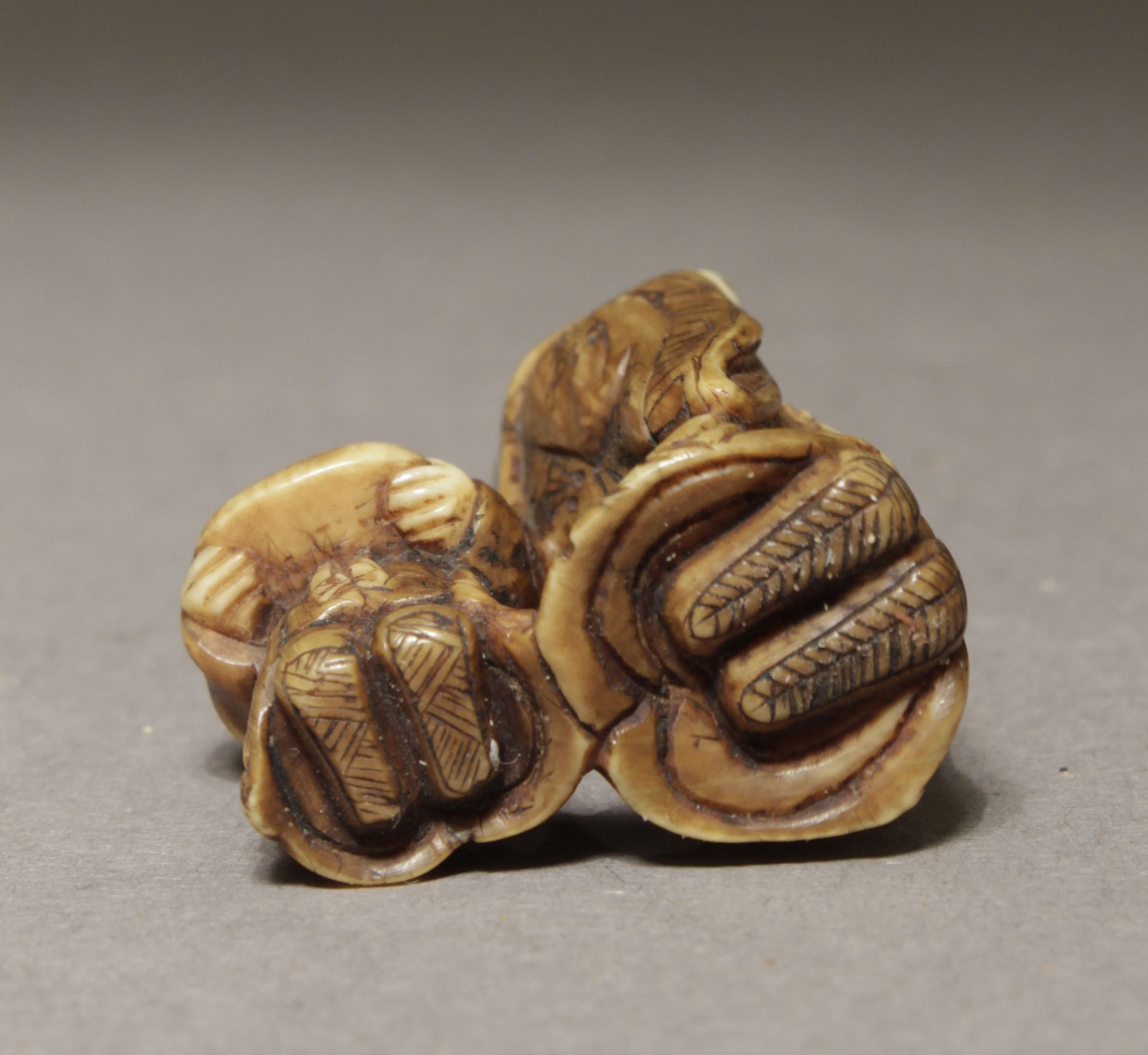 A late 19th century  Japanese netsuke from Meiji period - Image 7 of 7
