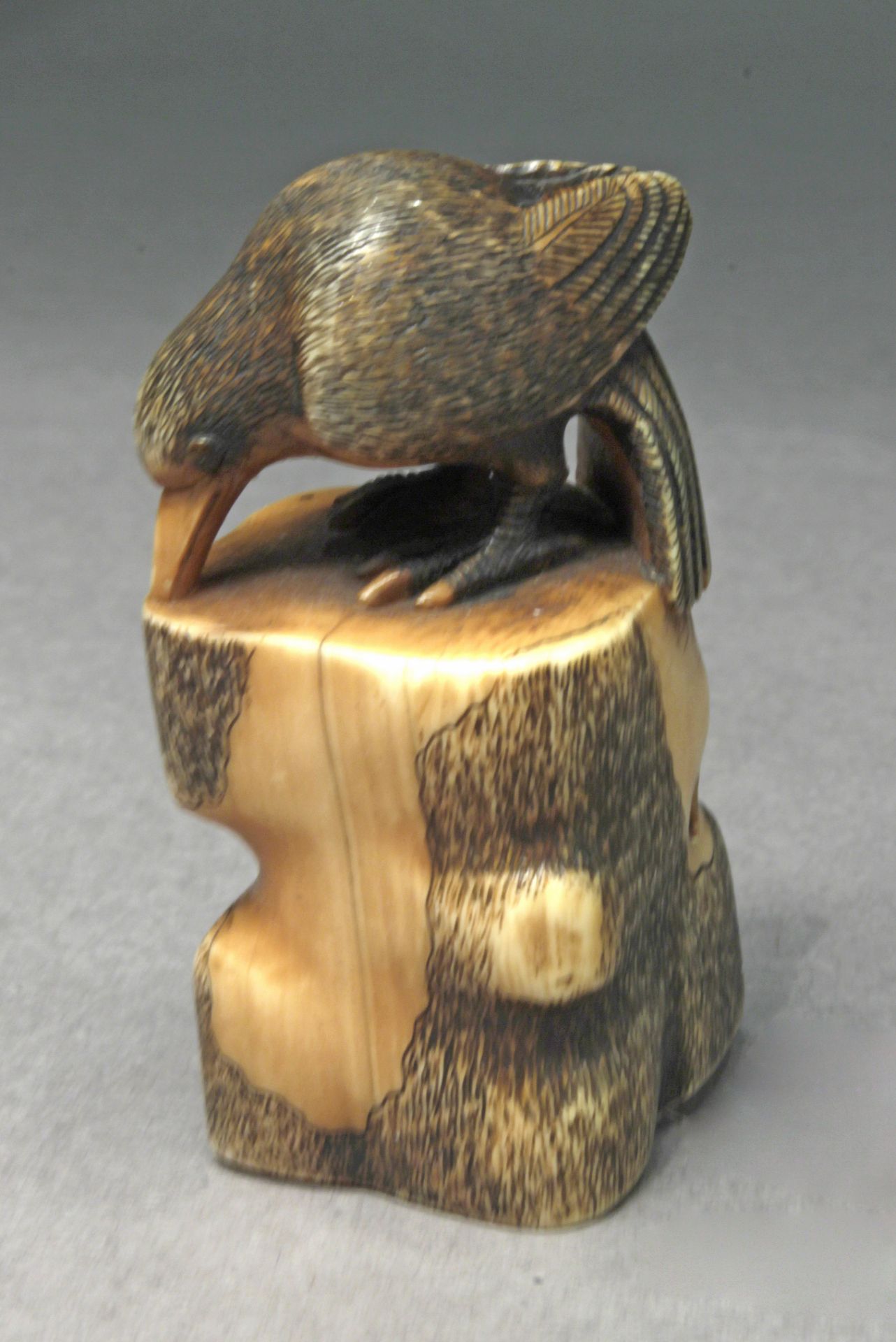 A 19th century Japanese netsuke - Image 2 of 4