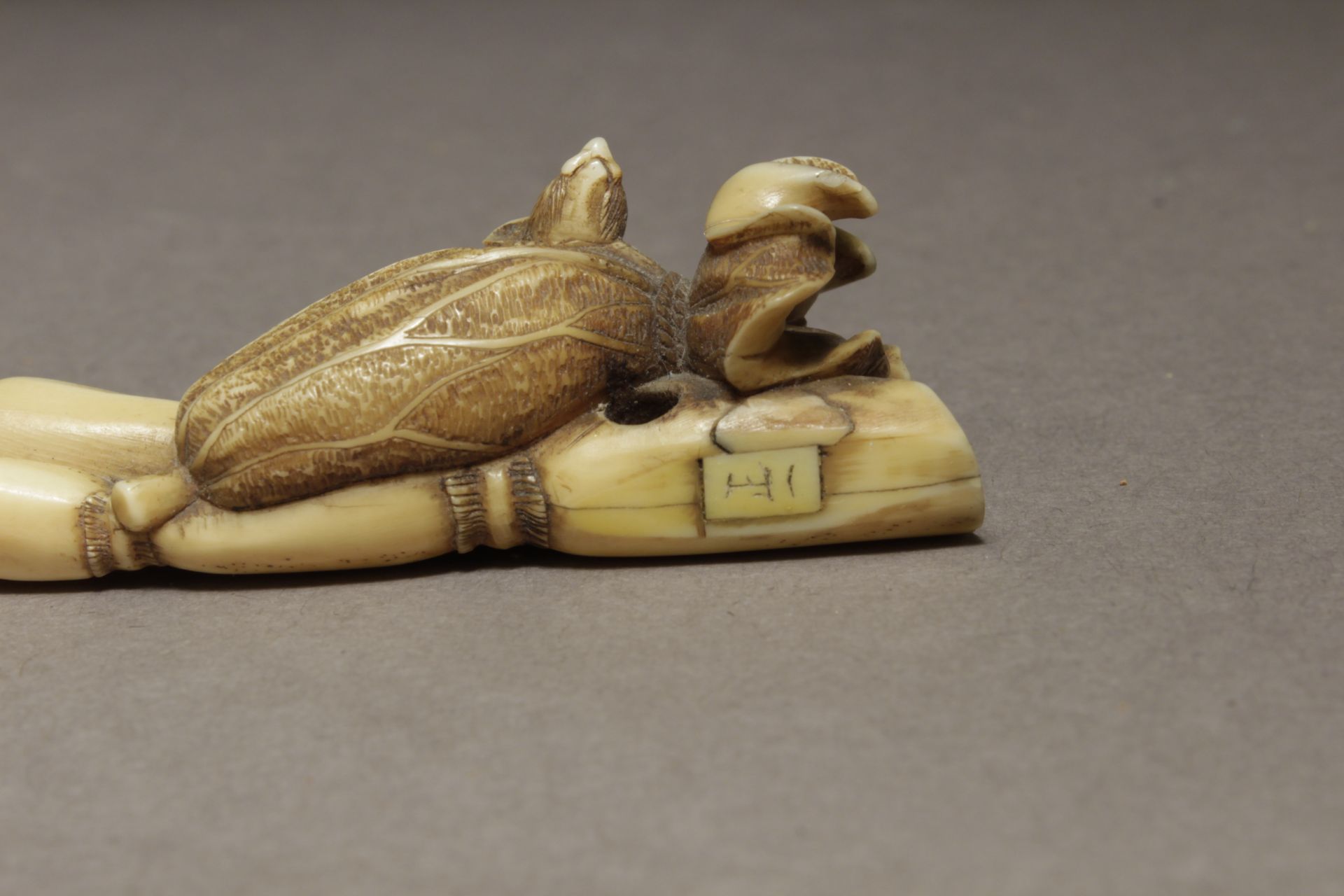 A mid 19th century Japanese netsuke from Edo period. Signed Masakazu - Image 7 of 7