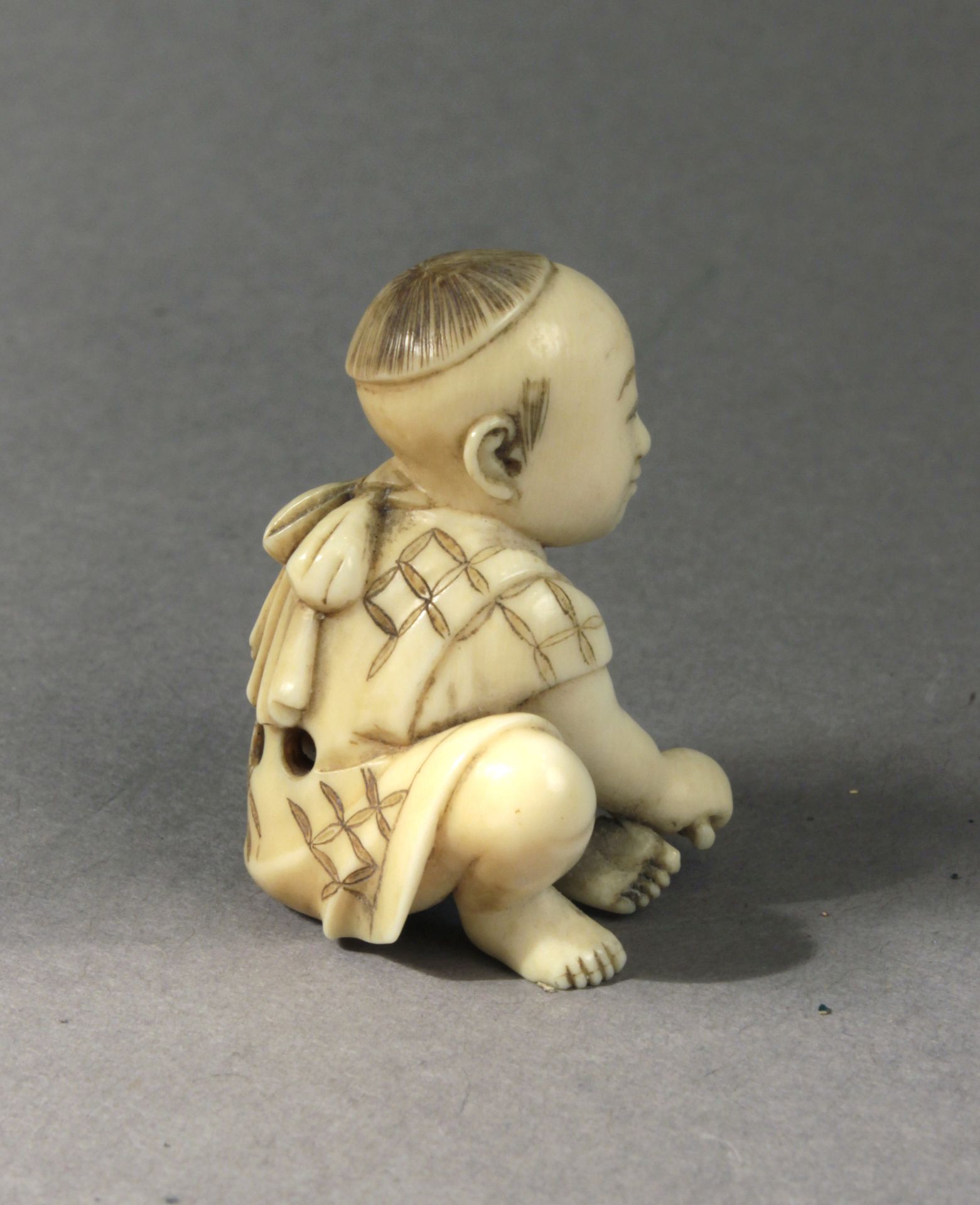 A mid 19th century Japanese netsuke from Edo period. Signed Ryomin - Image 2 of 6