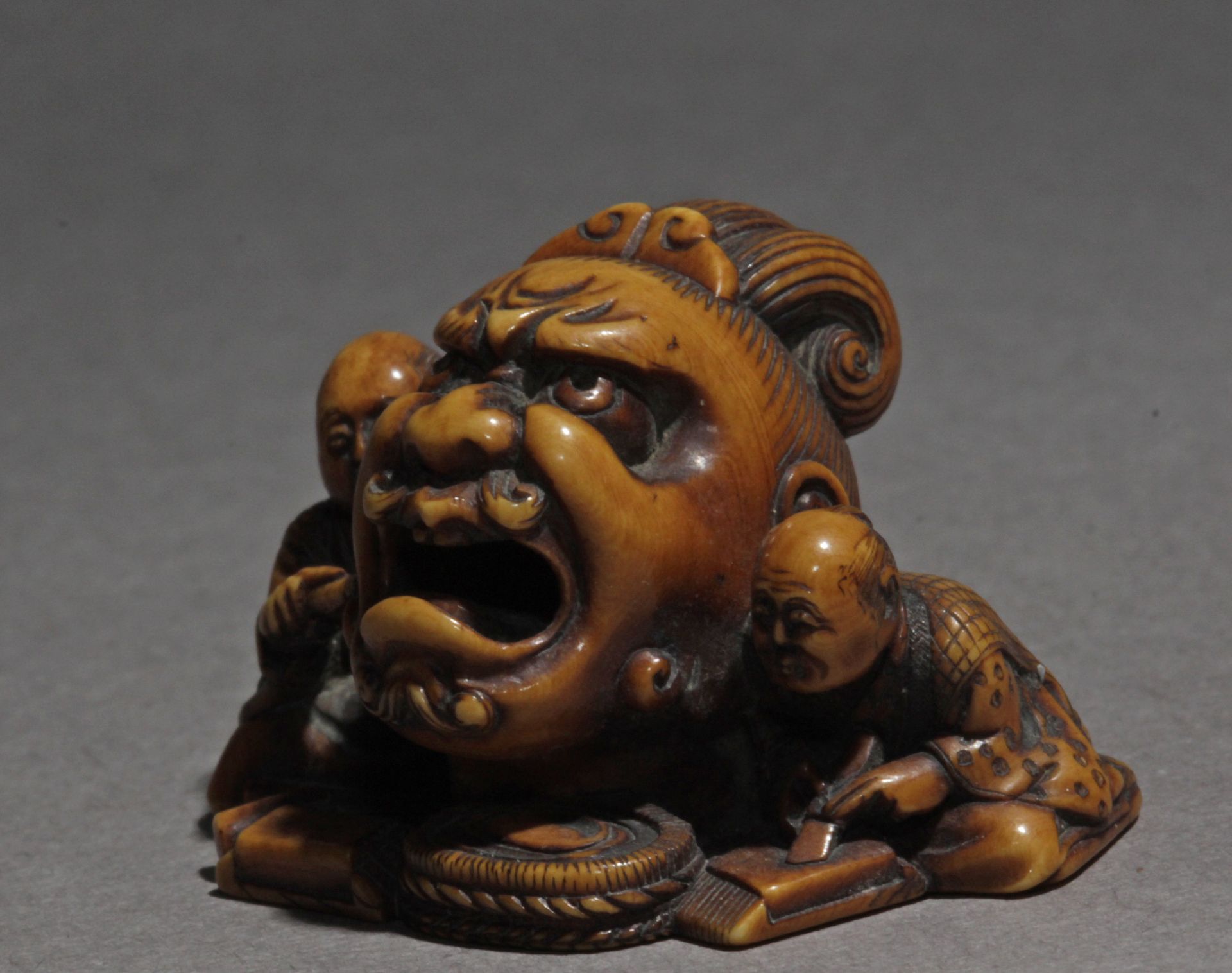 A Japanese netsuke from Edo period circa 1830-1870 - Image 2 of 8