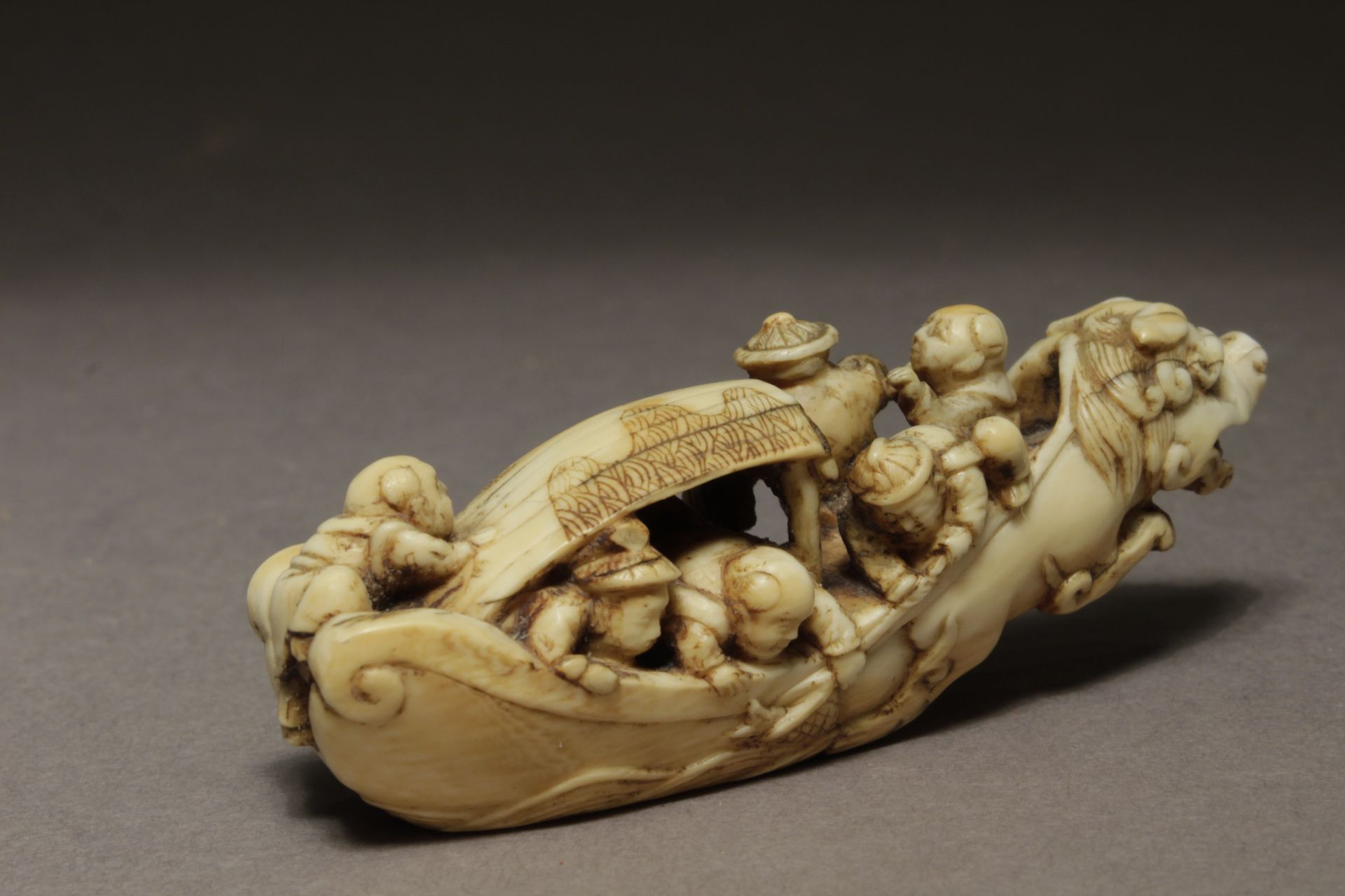 An early 19th century Japanese netsuke form Meiji period. Signed Komin - Image 5 of 7