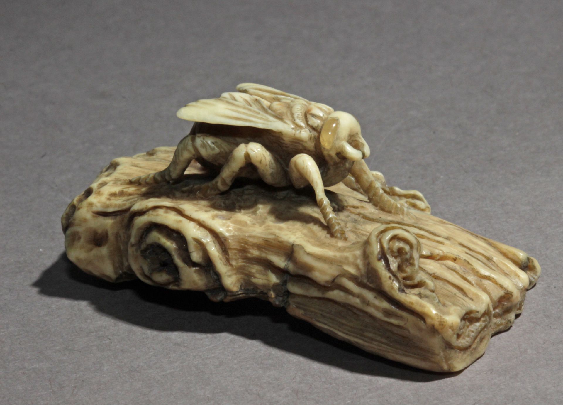 A Japanese netsuke from Meiji period circa 1900. Signed Yama Aki? - Image 3 of 7