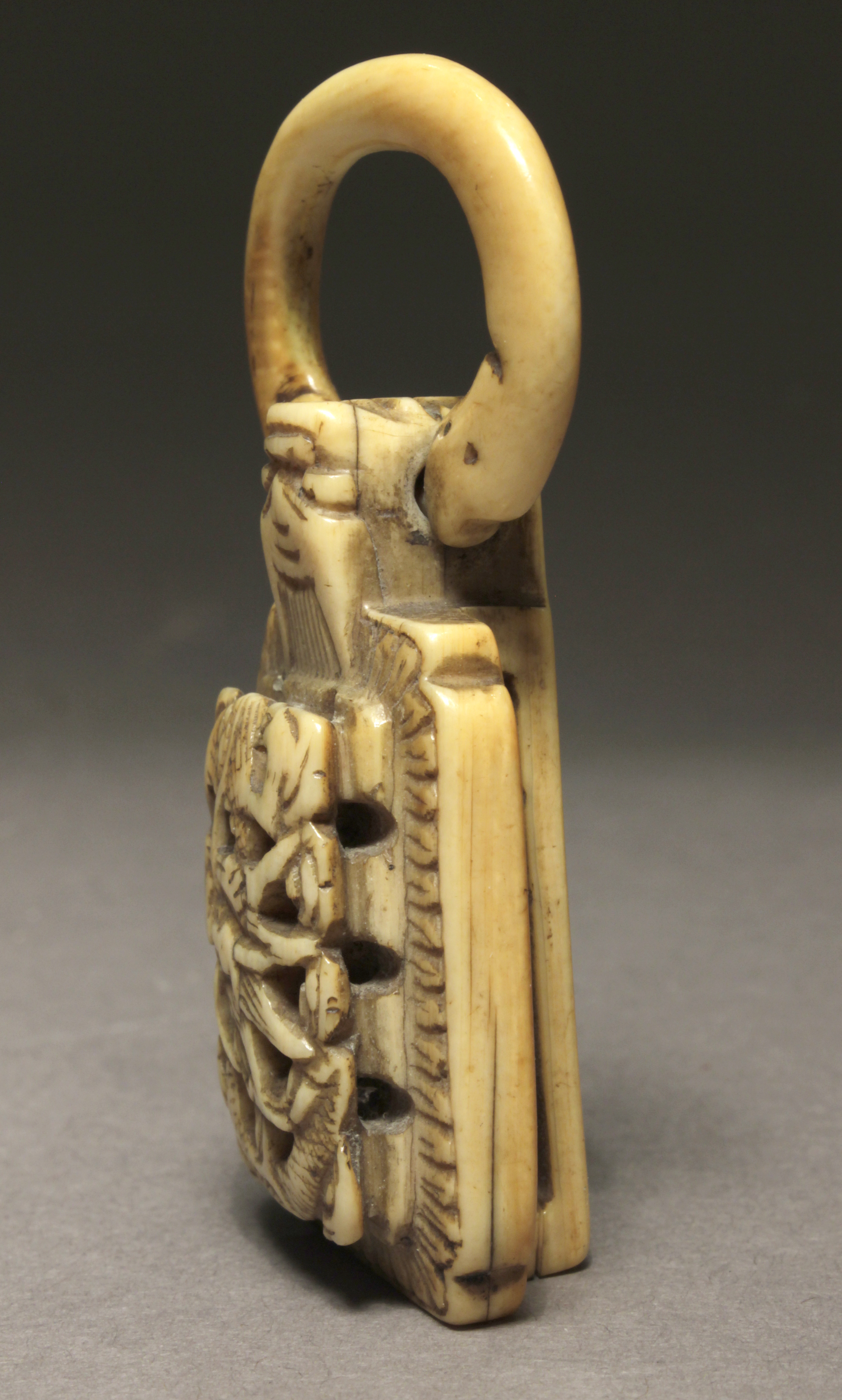 A Japanese netsuke-pendant from Edo period - Image 2 of 5