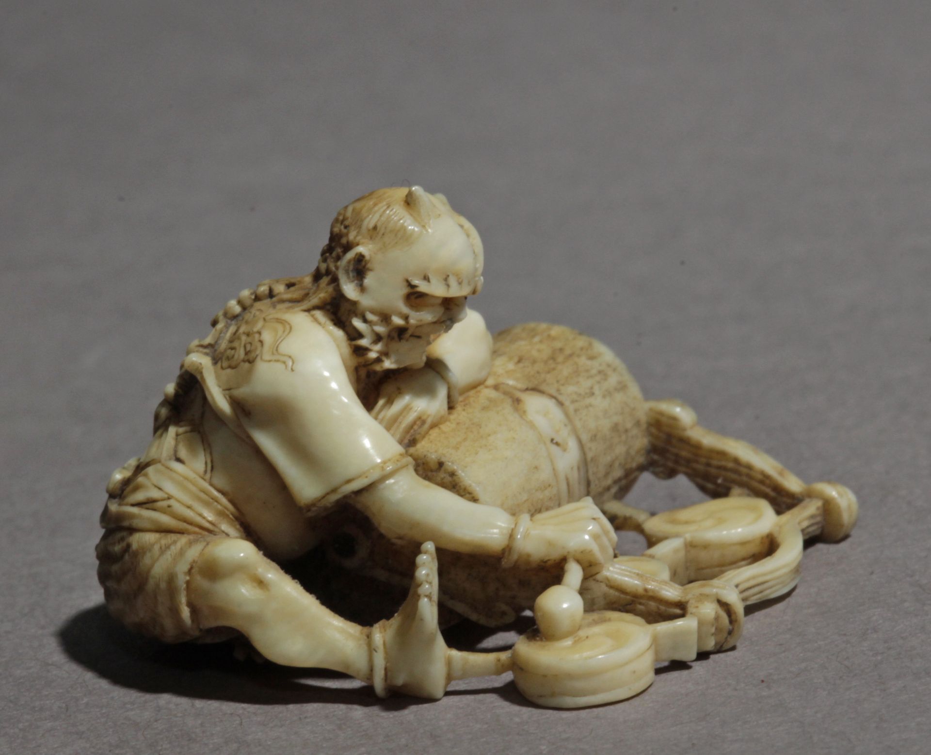 A Japanese netsuke circa 1870-1880 - Image 7 of 9