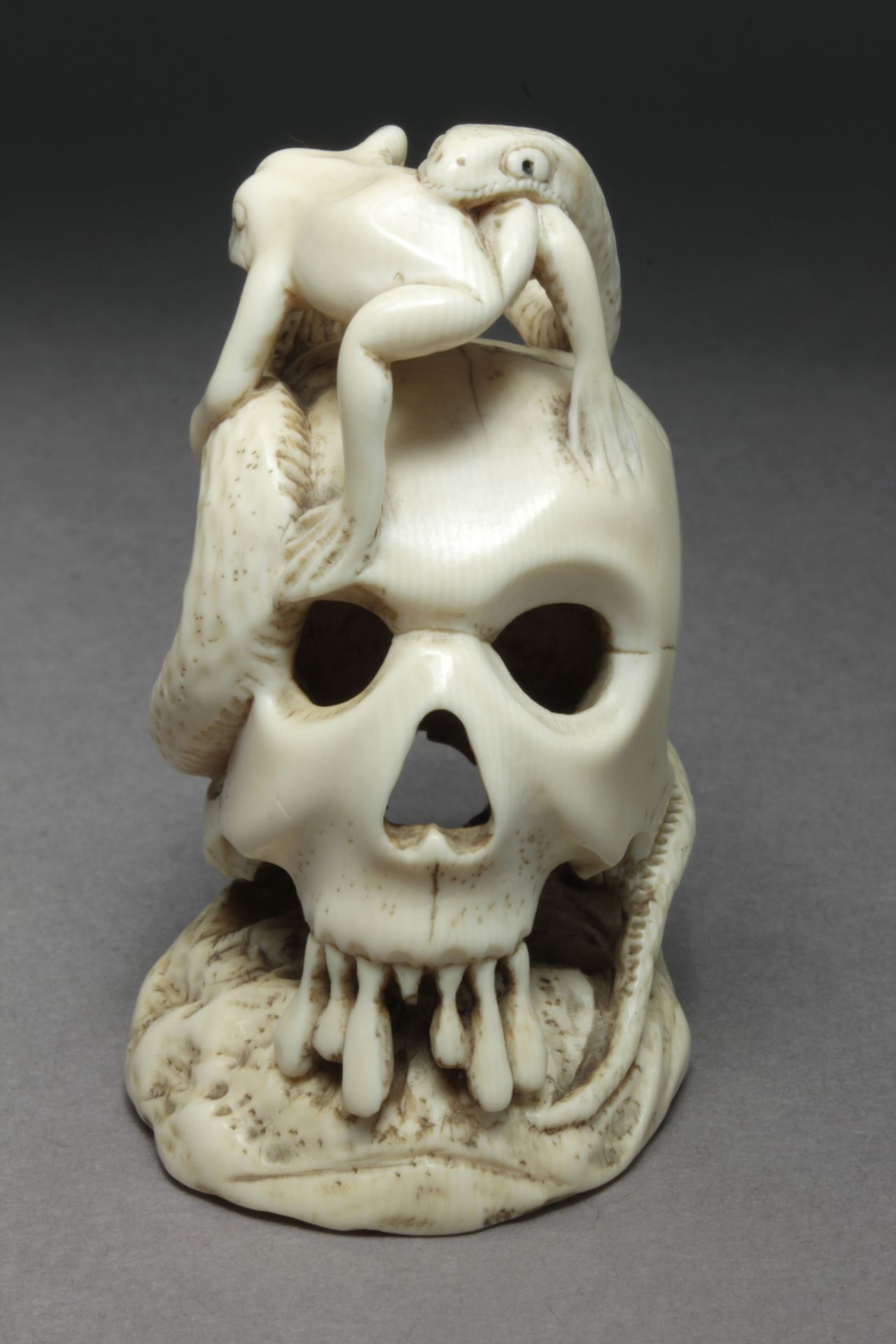 A late 19th century Japanese netsuke okimono from Meiji period. Signed Junao or Juchioku - Image 3 of 8