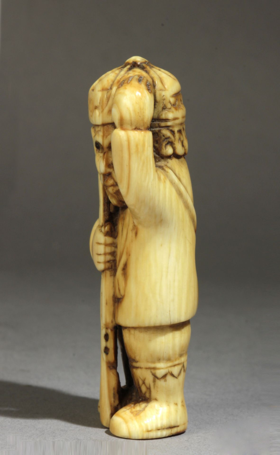 A 19th century Japanese netsuke from Meiji period - Image 2 of 6
