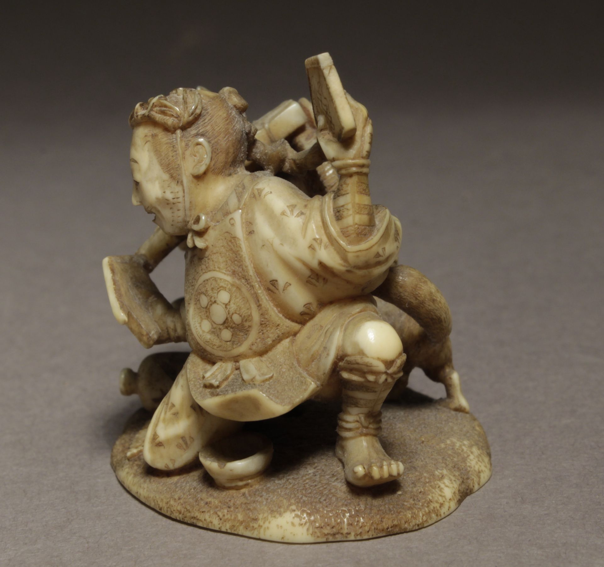 A mid 19th century Japanese netsuke from Edo period. Signed Gyokuo - Image 2 of 9