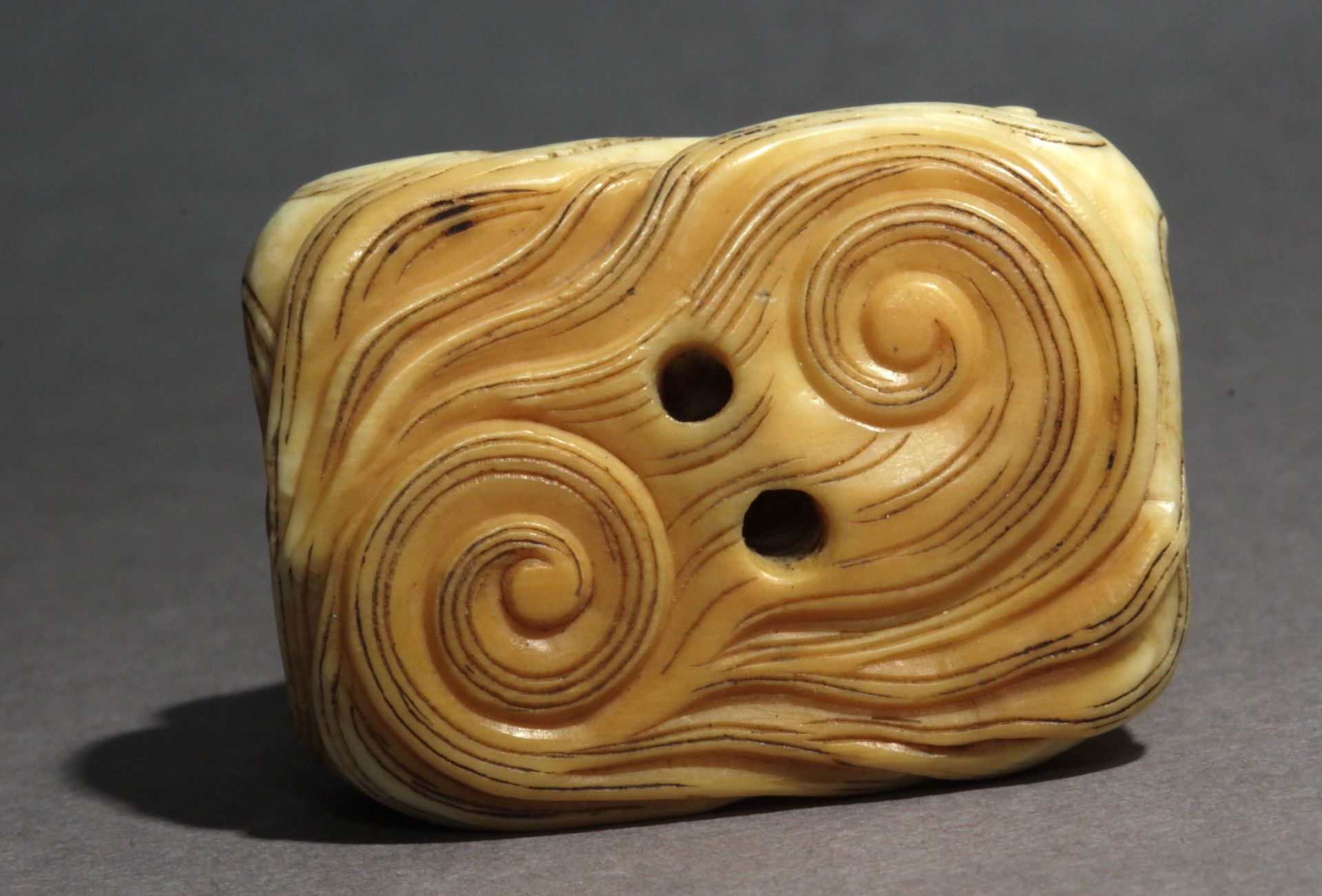 A mid 19th century Japanese netsuke from Edo period - Image 5 of 5